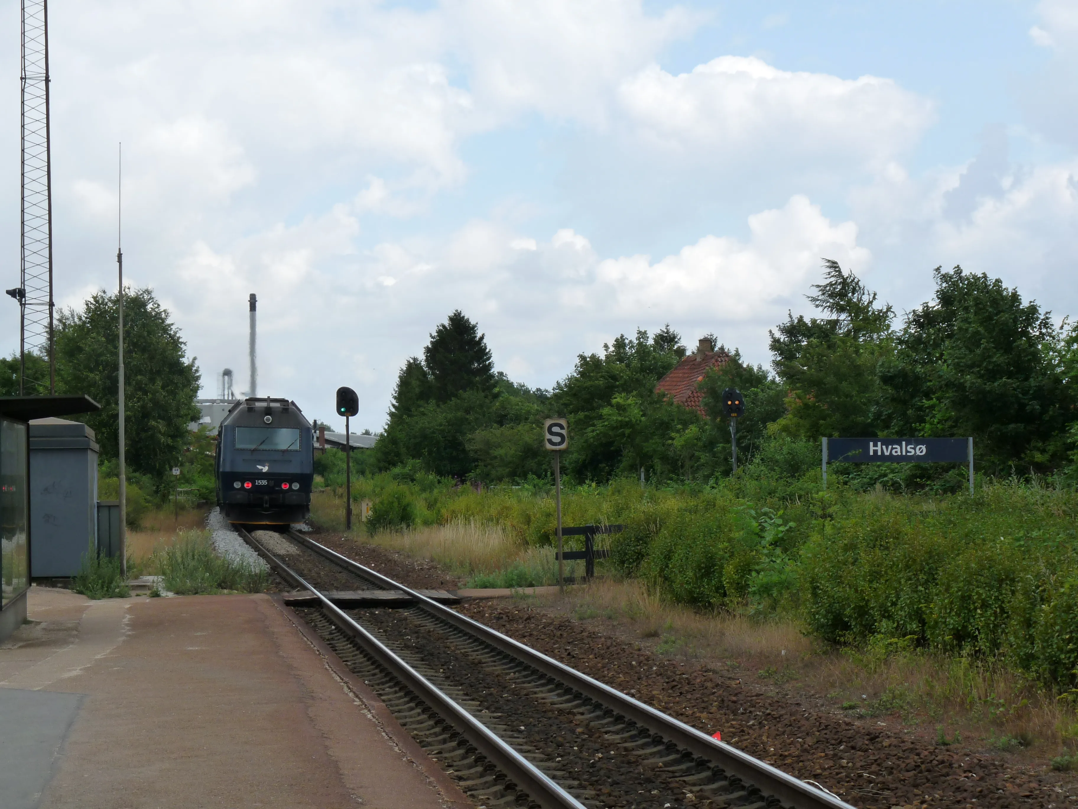 Billede af DSB ME 1535 fotograferet ud for Hvalsø Station.