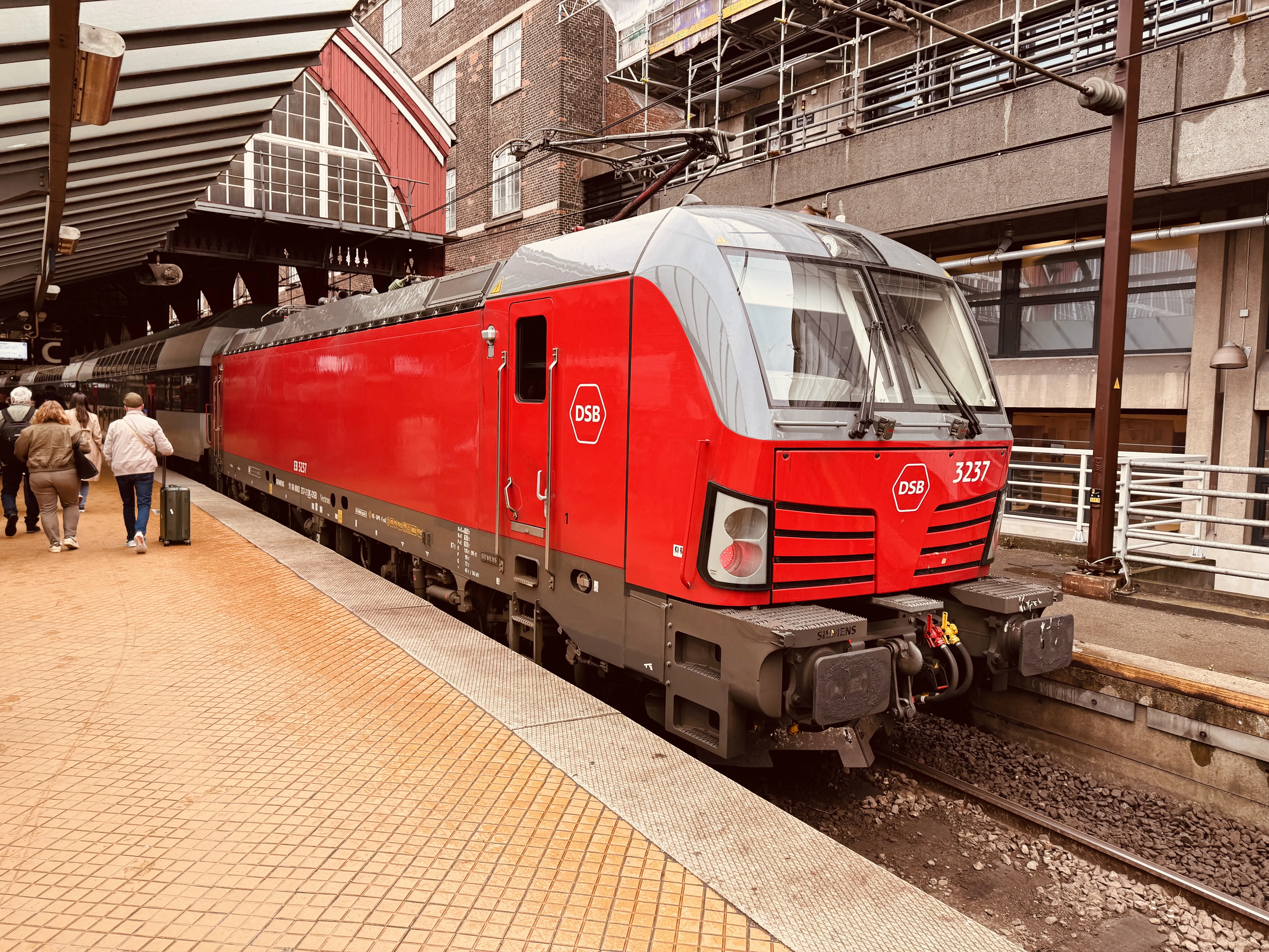 Billede af DSB EB 3237 fotograferet ud for København Hovedbanegård.