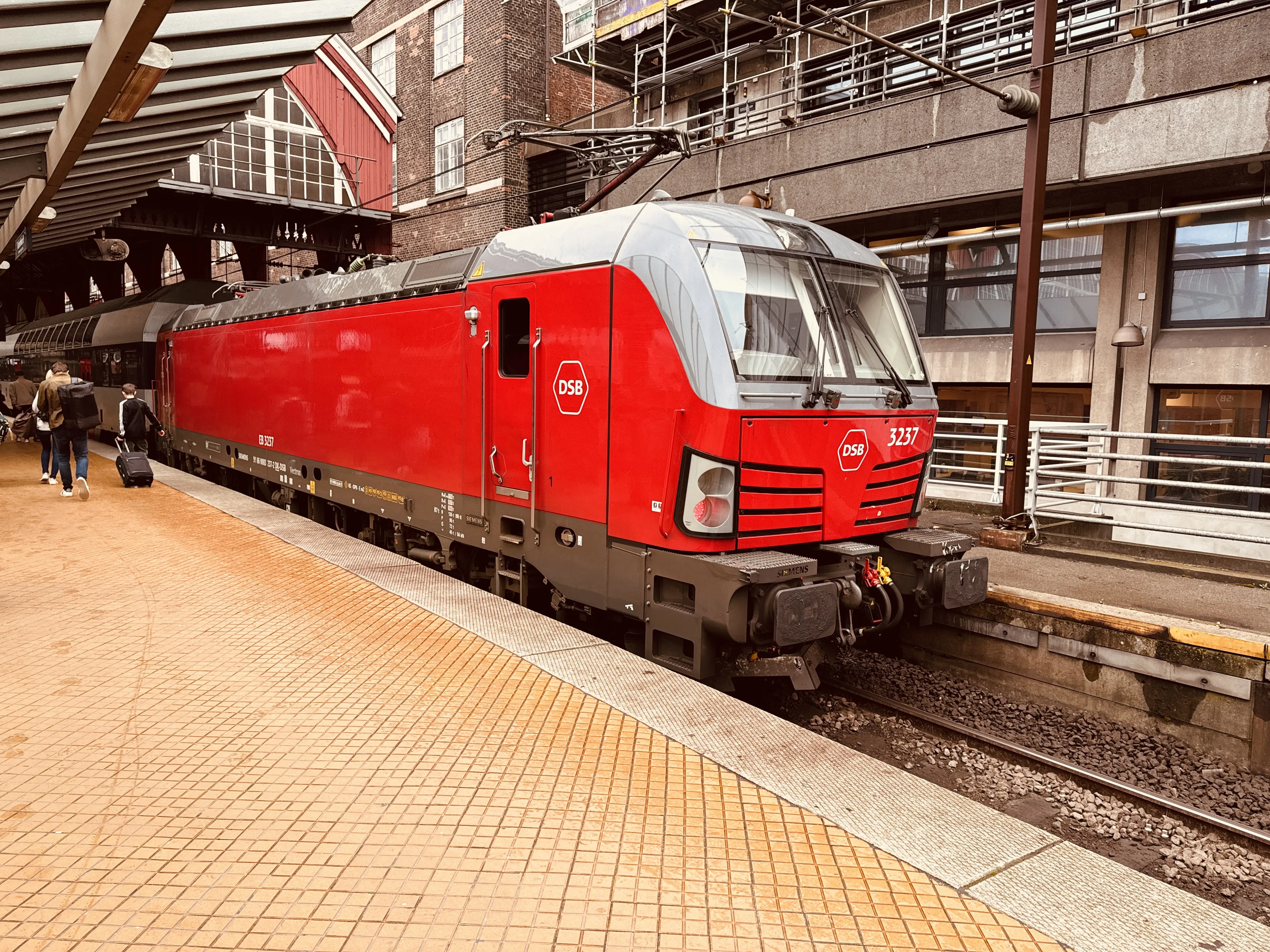 Billede af DSB EB 3237 fotograferet ud for København Hovedbanegård.