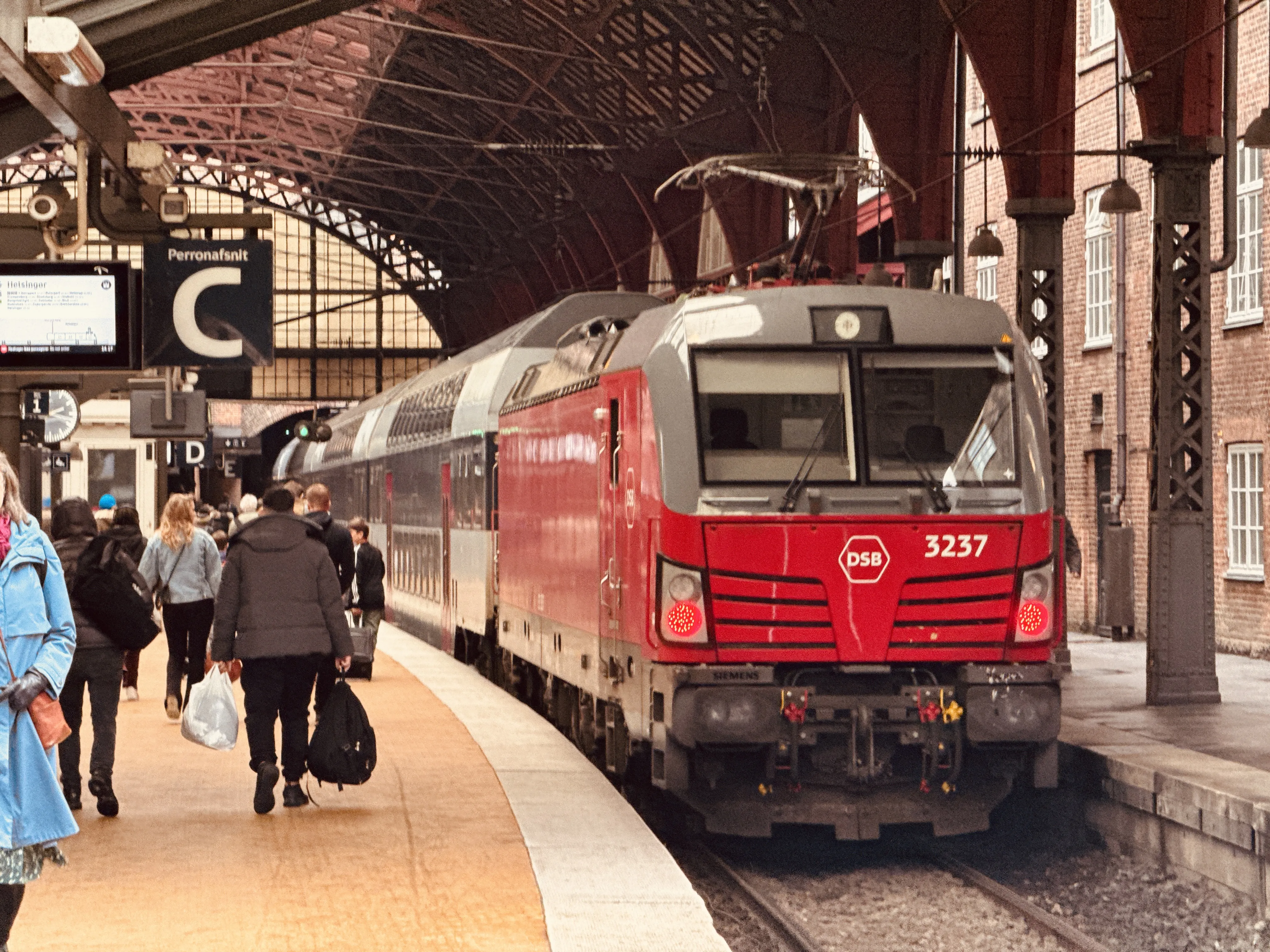 Billede af DSB EB 3237 fotograferet ud for København Hovedbanegård.