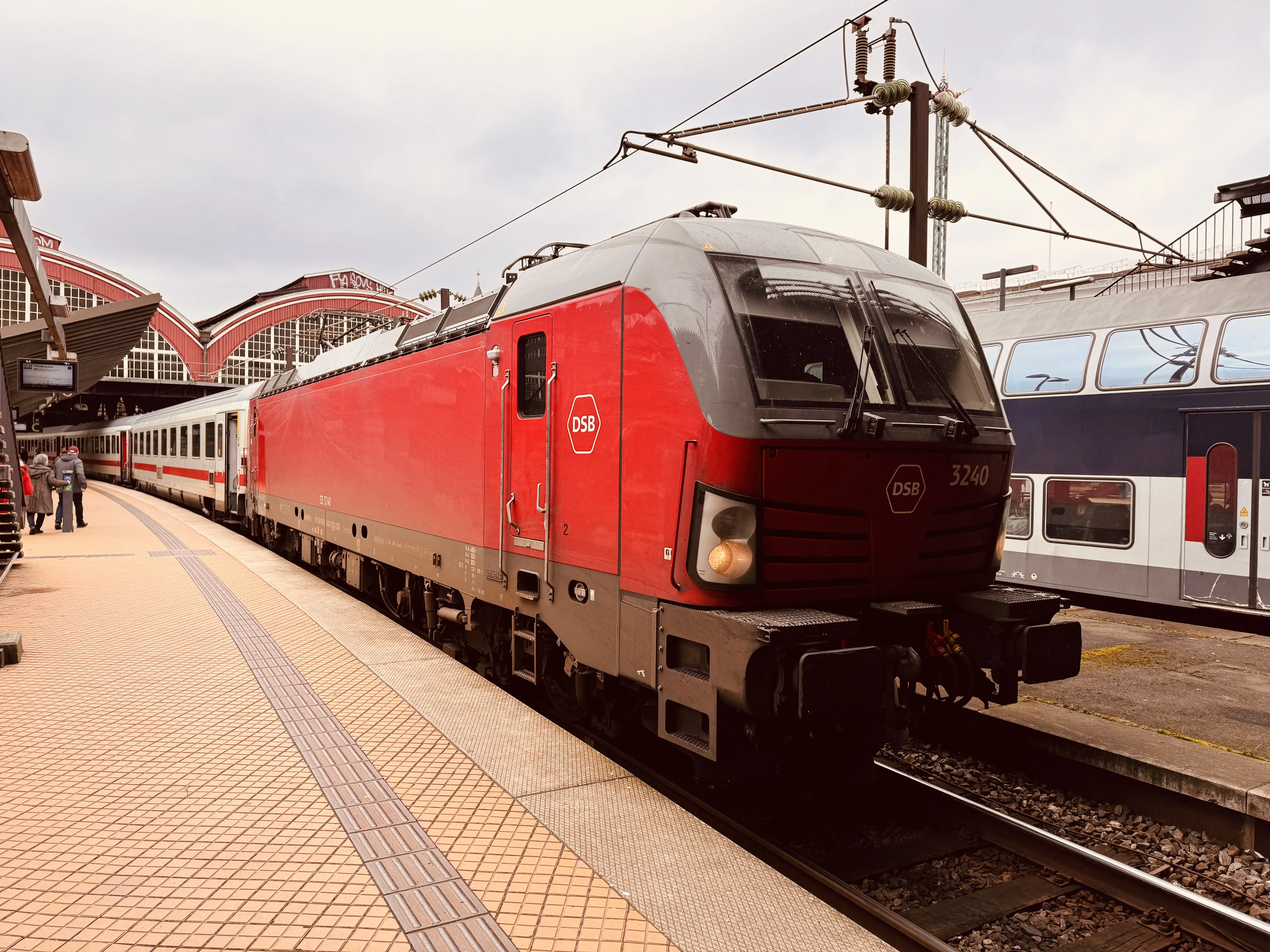 Billede af DSB EB 3240 fotograferet ud for København Hovedbanegård.