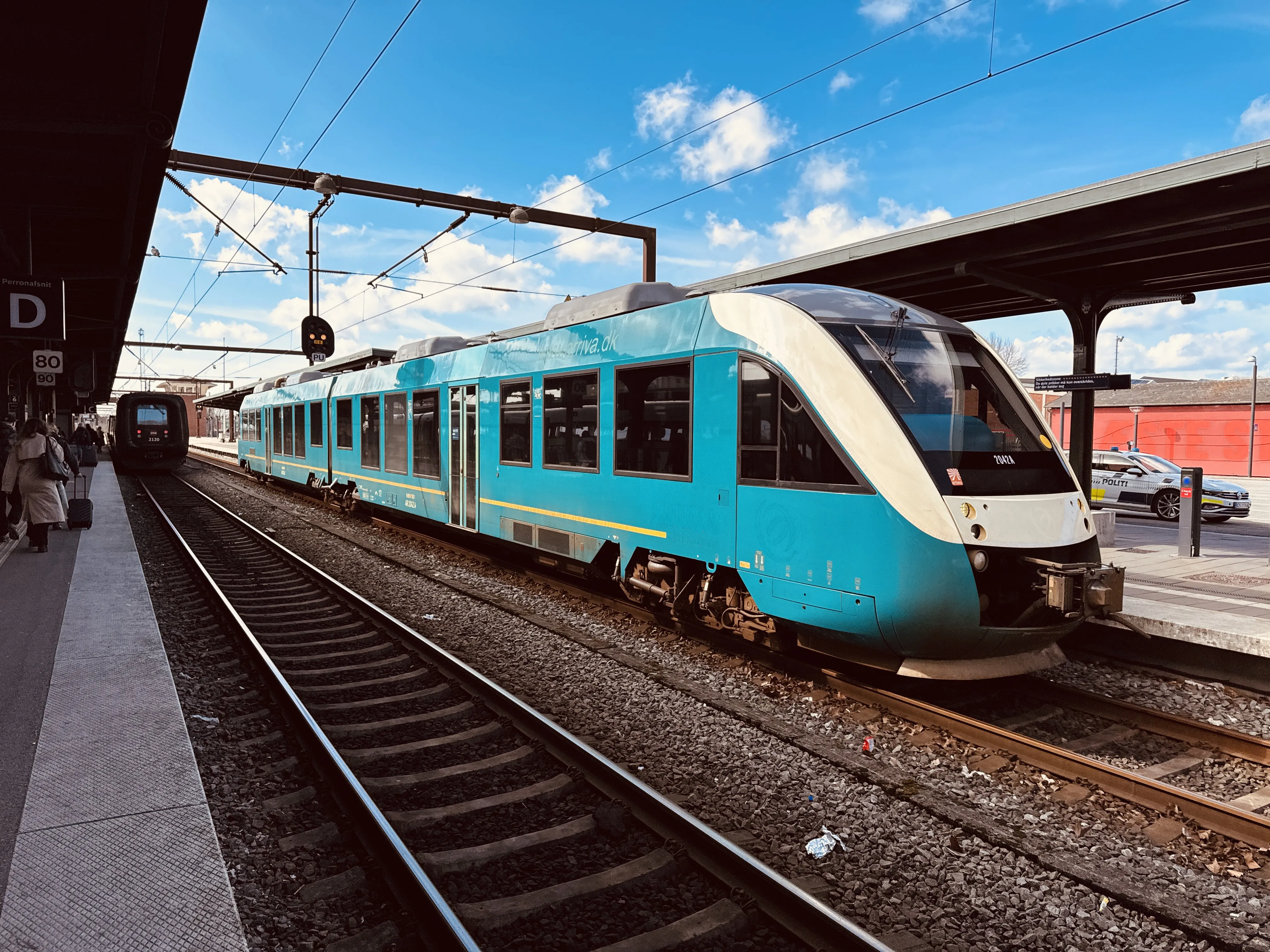 Billede af ARRIVA AR 2042 fotograferet ud for Odense Banegård Center.