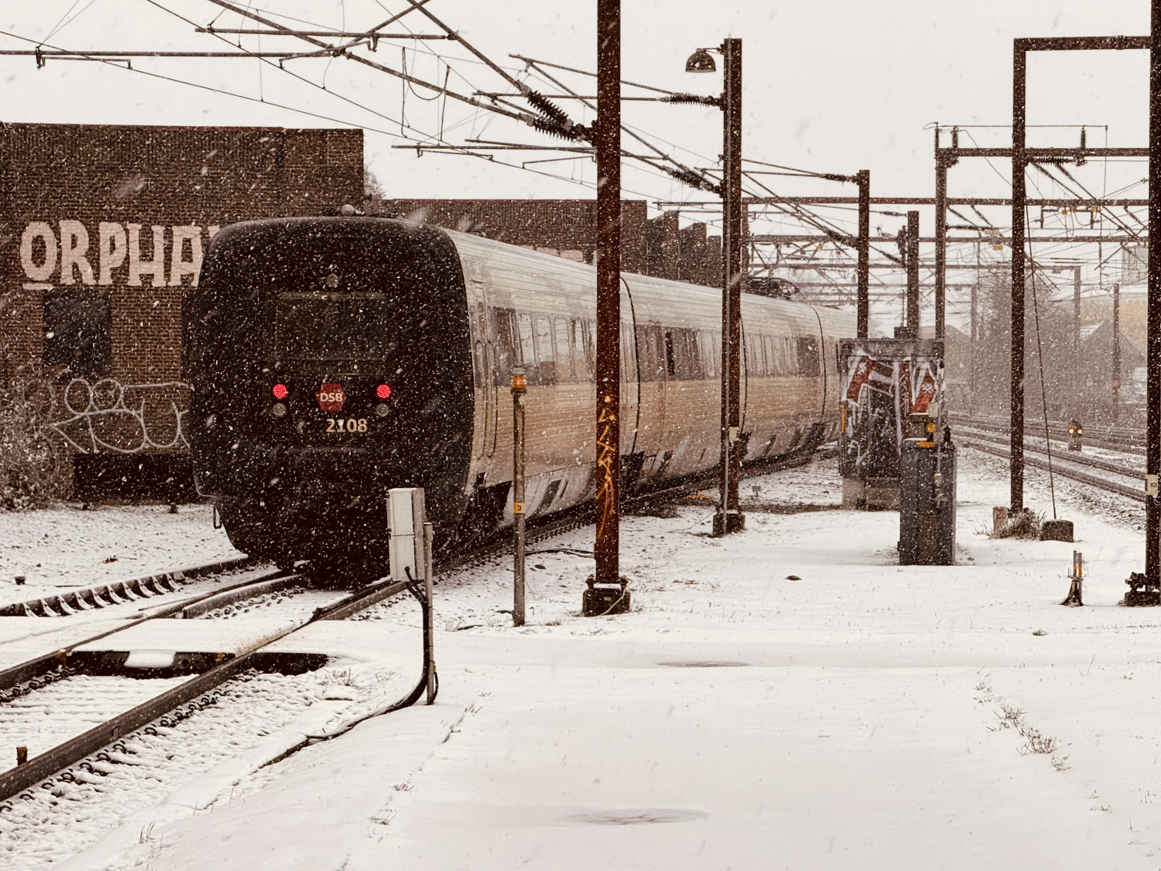 Billede af DSB ER 2008 fotograferet ud for Odense Banegård Center.