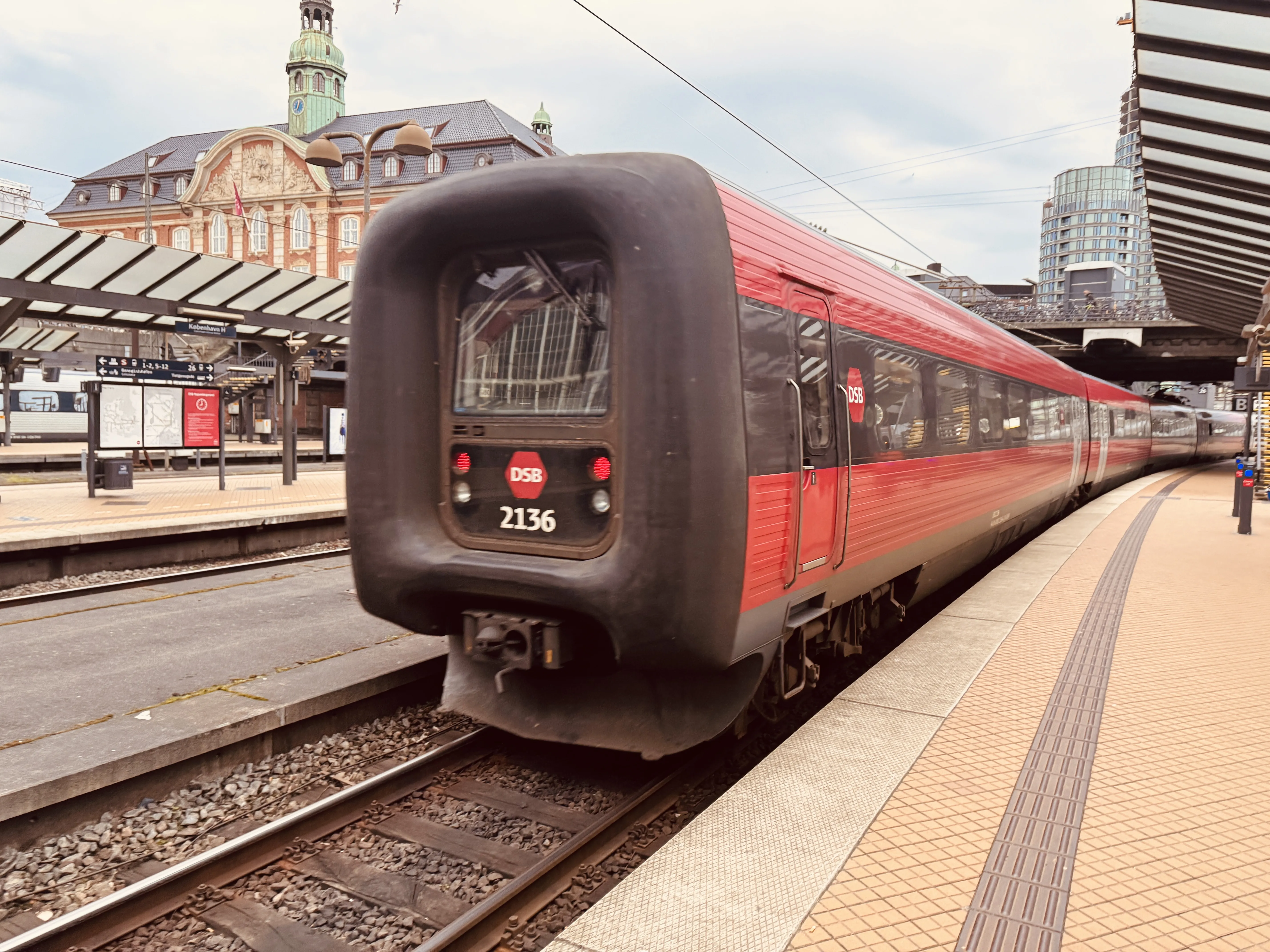 Billede af DSB ER 2036 fotograferet ud for København Hovedbanegård.