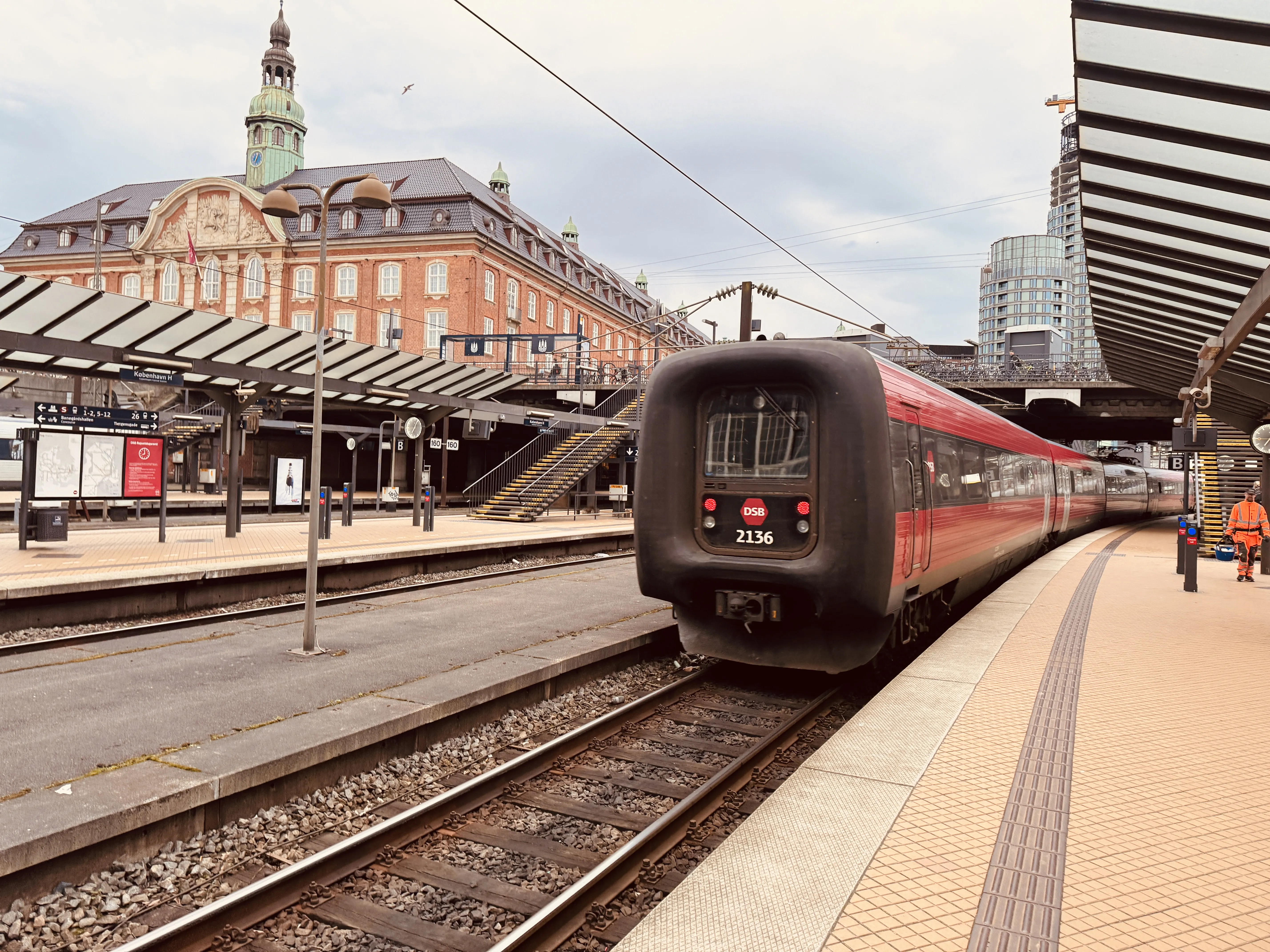 Billede af DSB ER 2036 fotograferet ud for København Hovedbanegård.