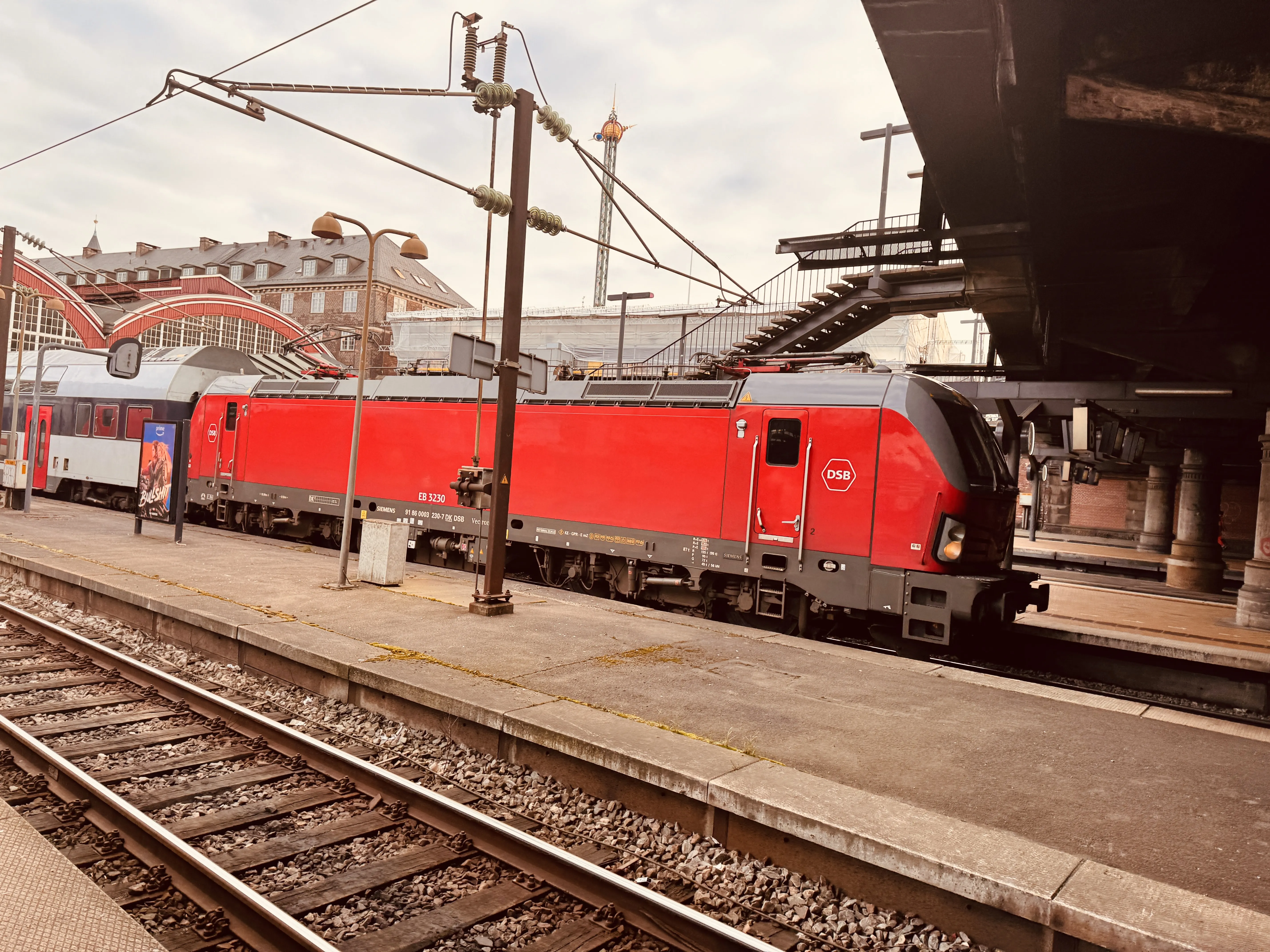 Billede af DSB EB 3230 fotograferet ud for København Hovedbanegård.