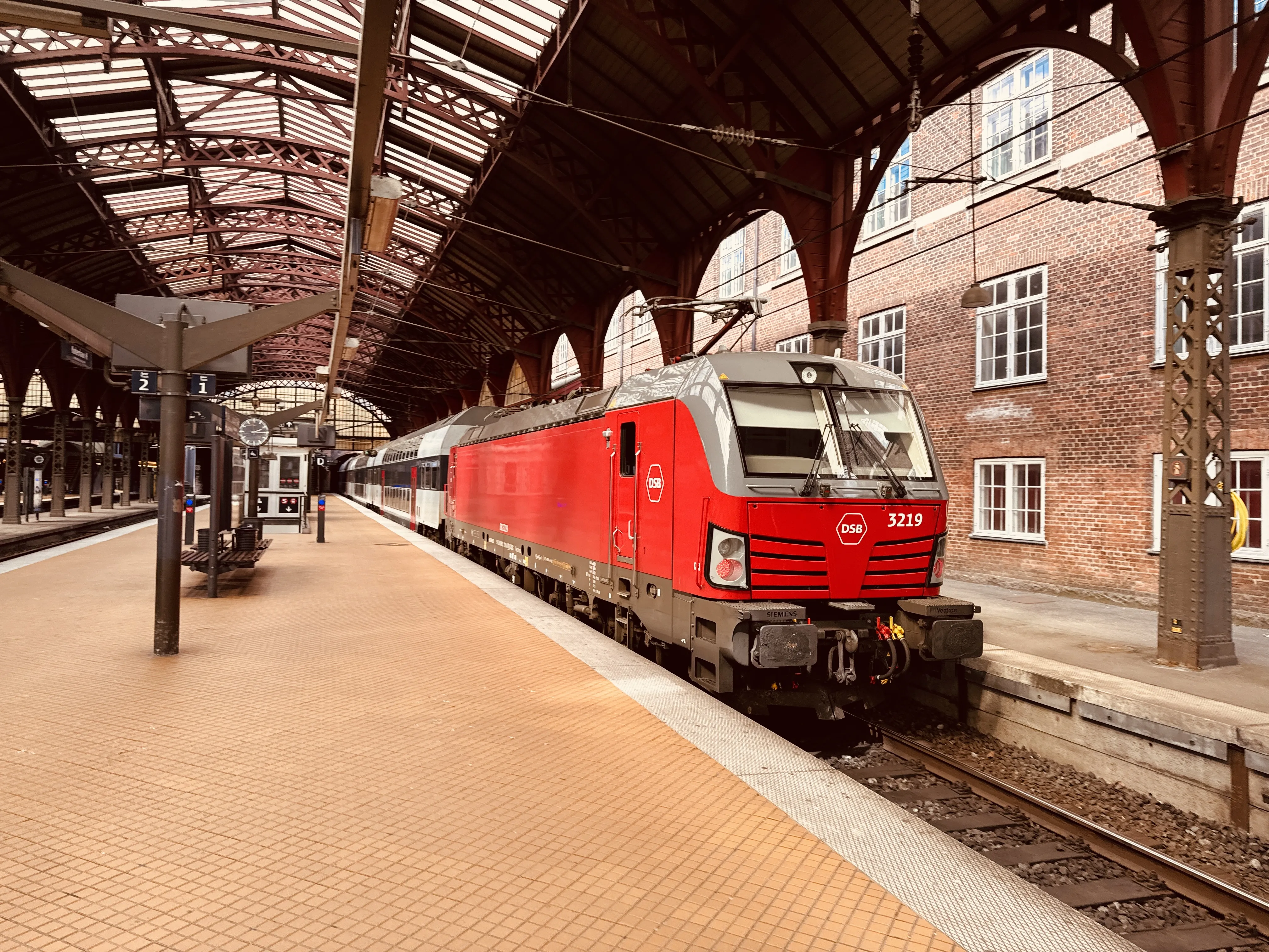 Billede af DSB EB 3219 fotograferet ud for København Hovedbanegård.