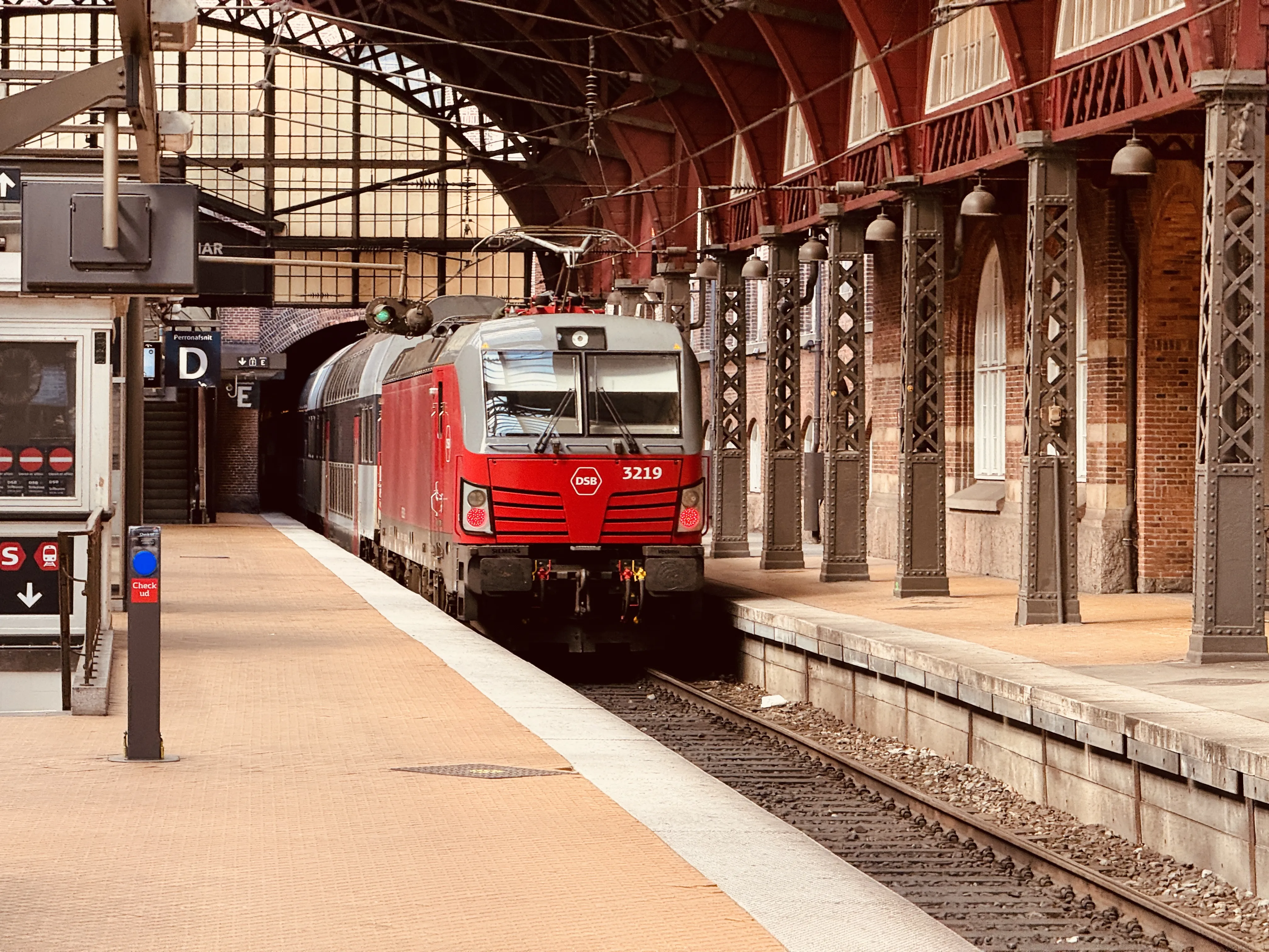 Billede af DSB EB 3219 fotograferet ud for København Hovedbanegård.