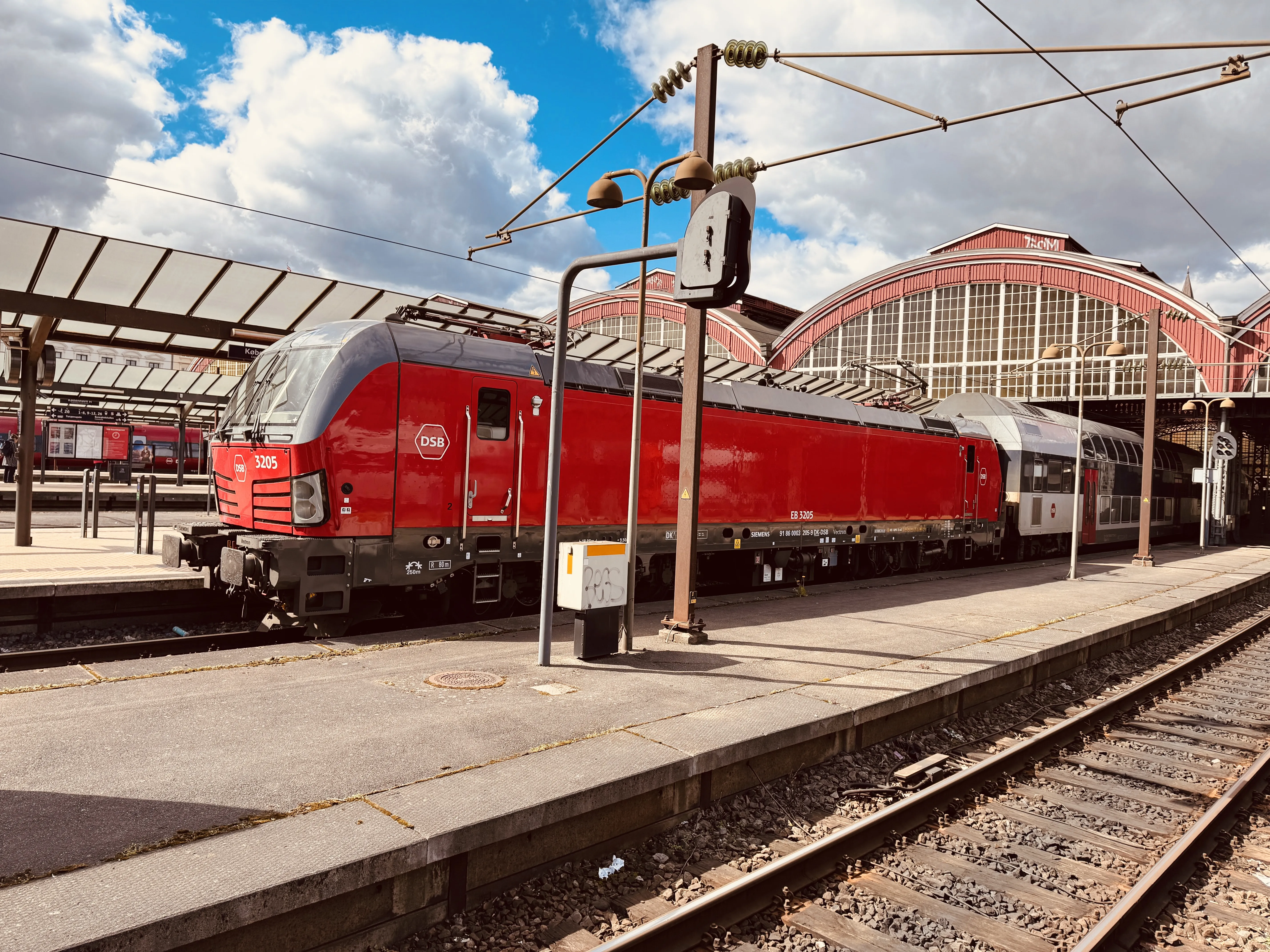 Billede af DSB EB 3205 fotograferet ud for København Hovedbanegård.