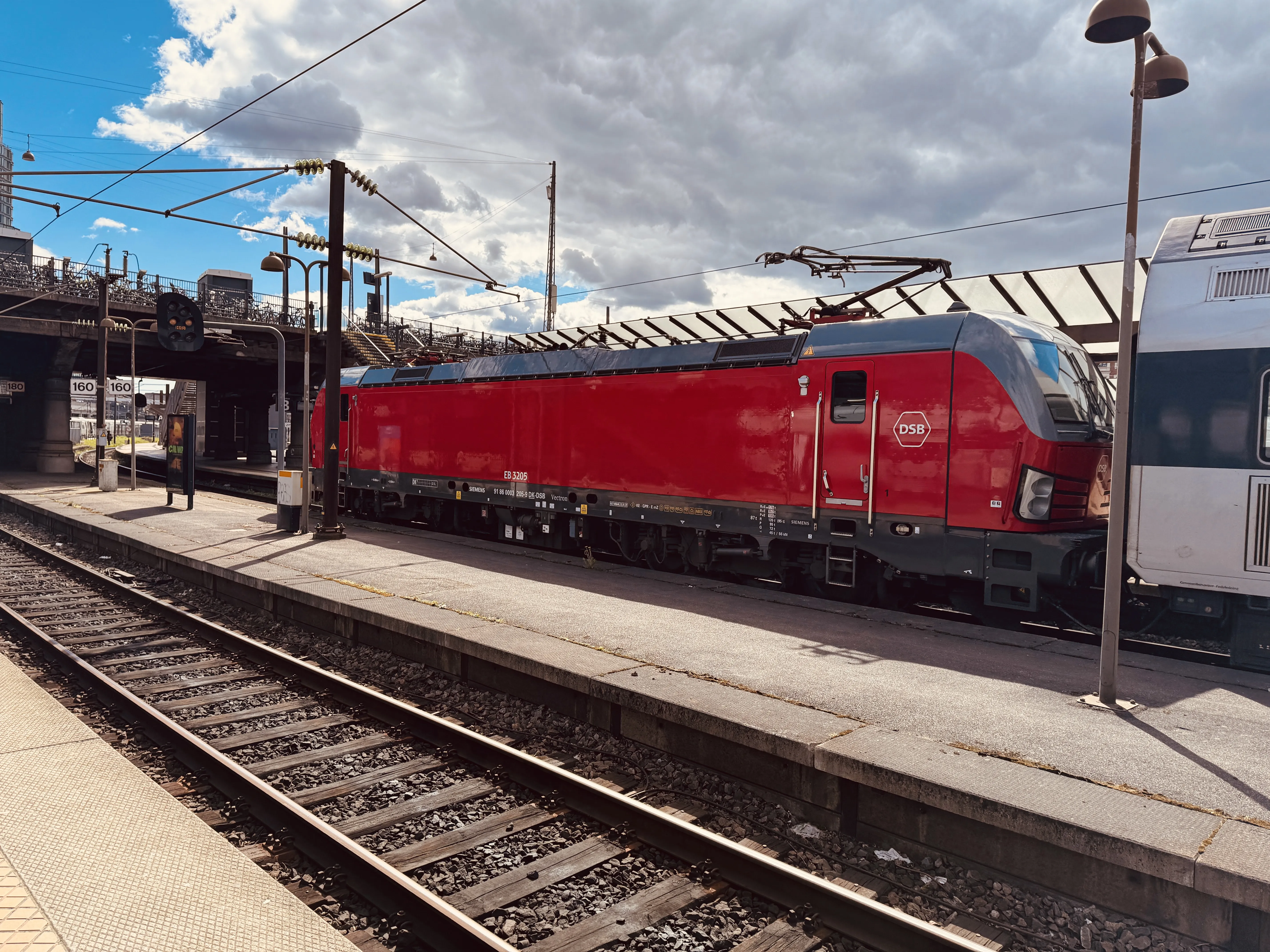 Billede af DSB EB 3205 fotograferet ud for København Hovedbanegård.