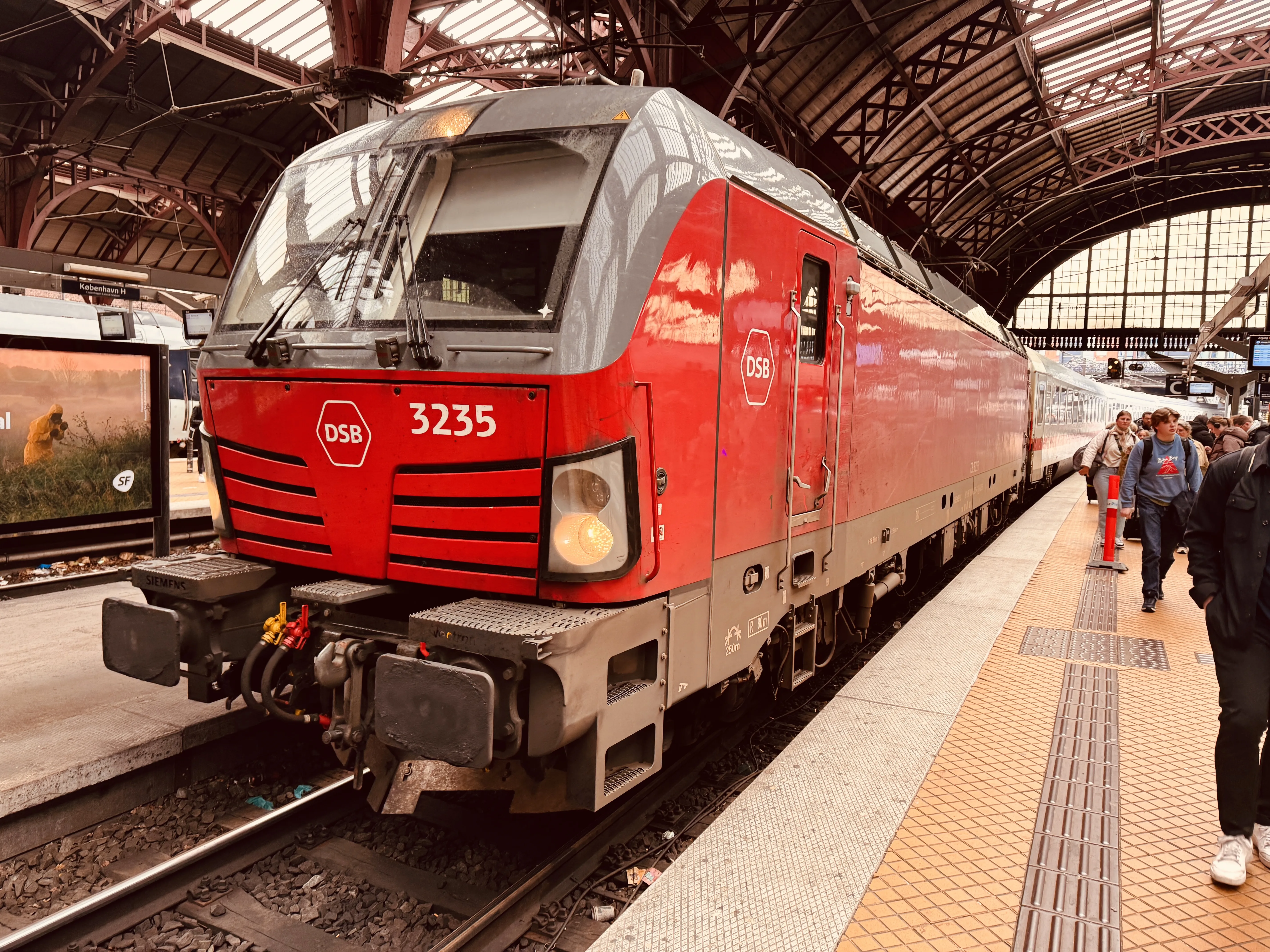 Billede af DSB EB 3235 fotograferet ud for København Hovedbanegård.