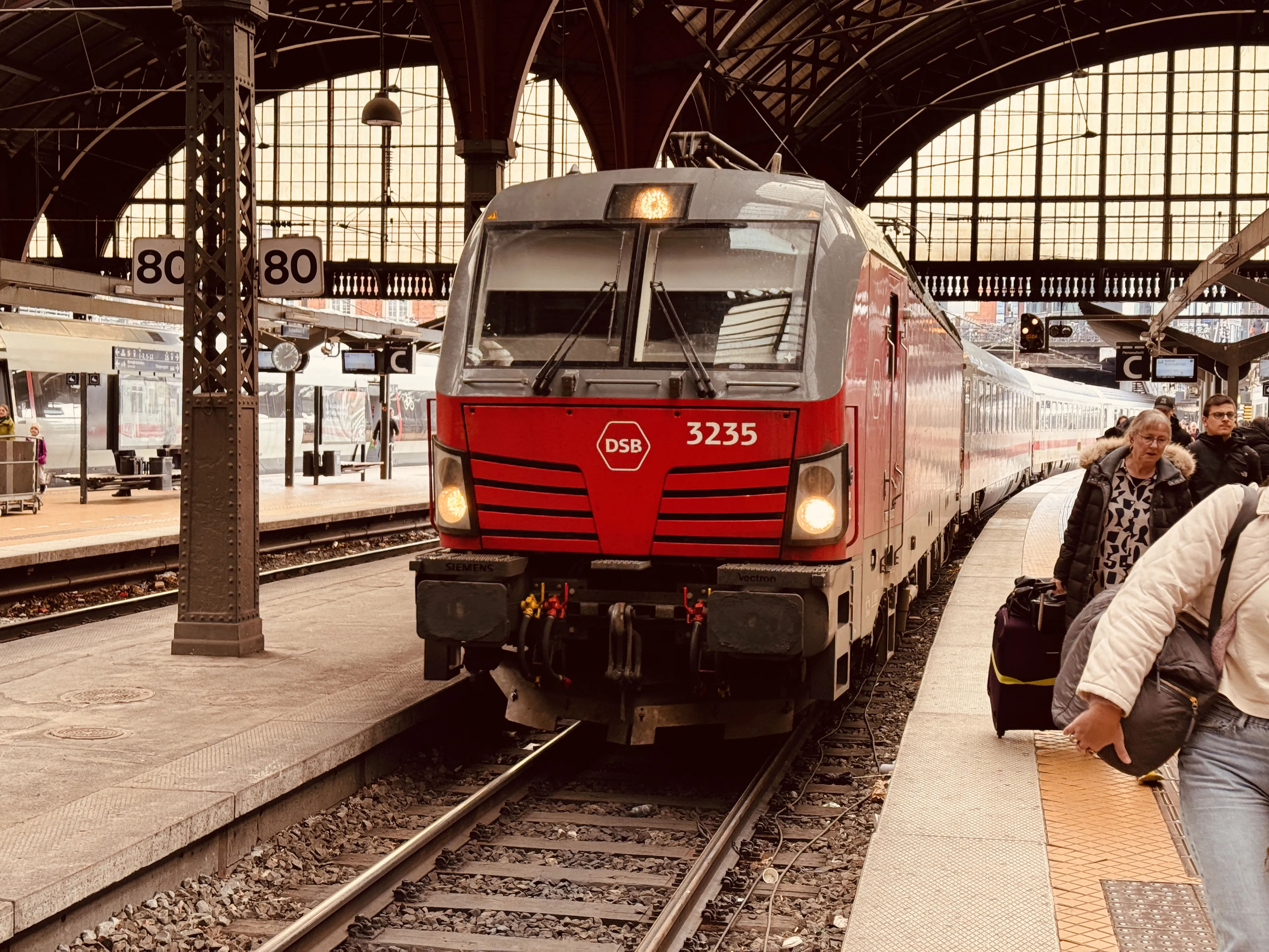 Billede af DSB EB 3235 fotograferet ud for København Hovedbanegård.