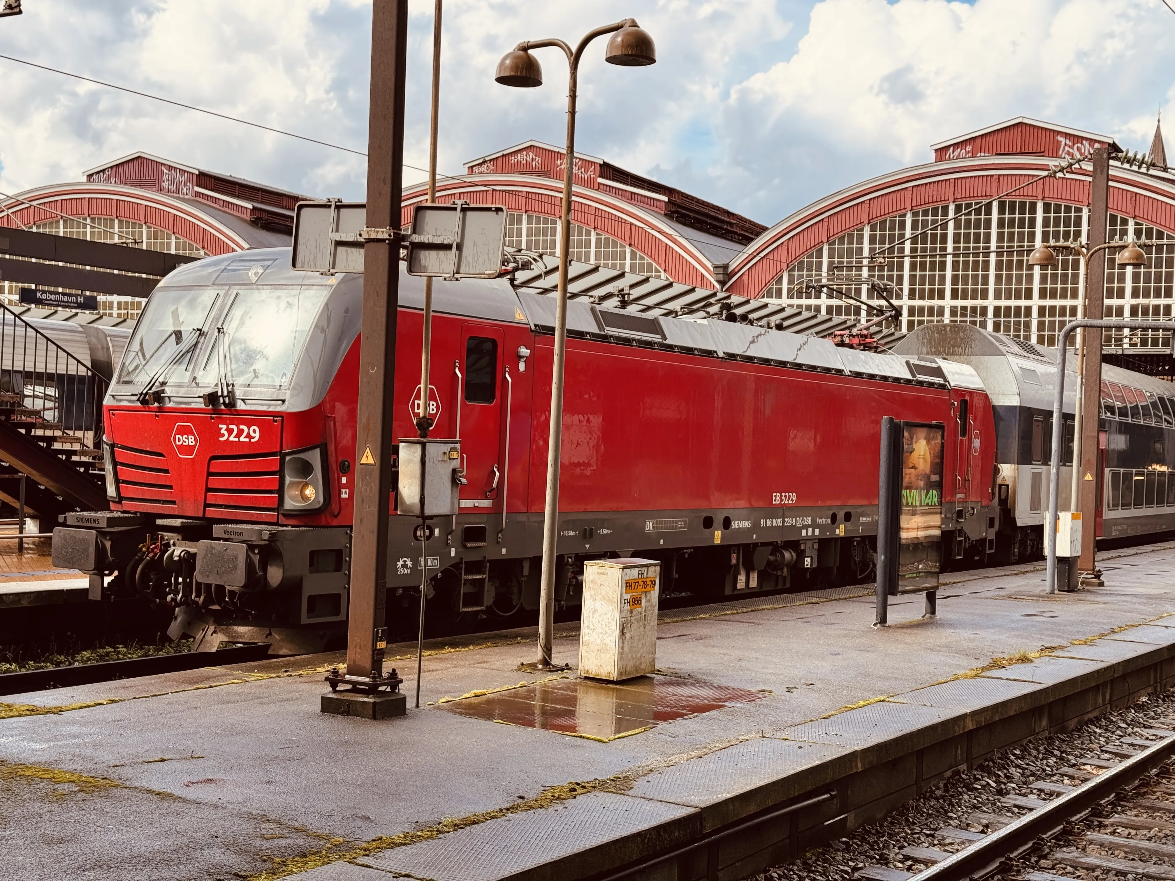 Billede af DSB EB 3229 fotograferet ud for København Hovedbanegård.