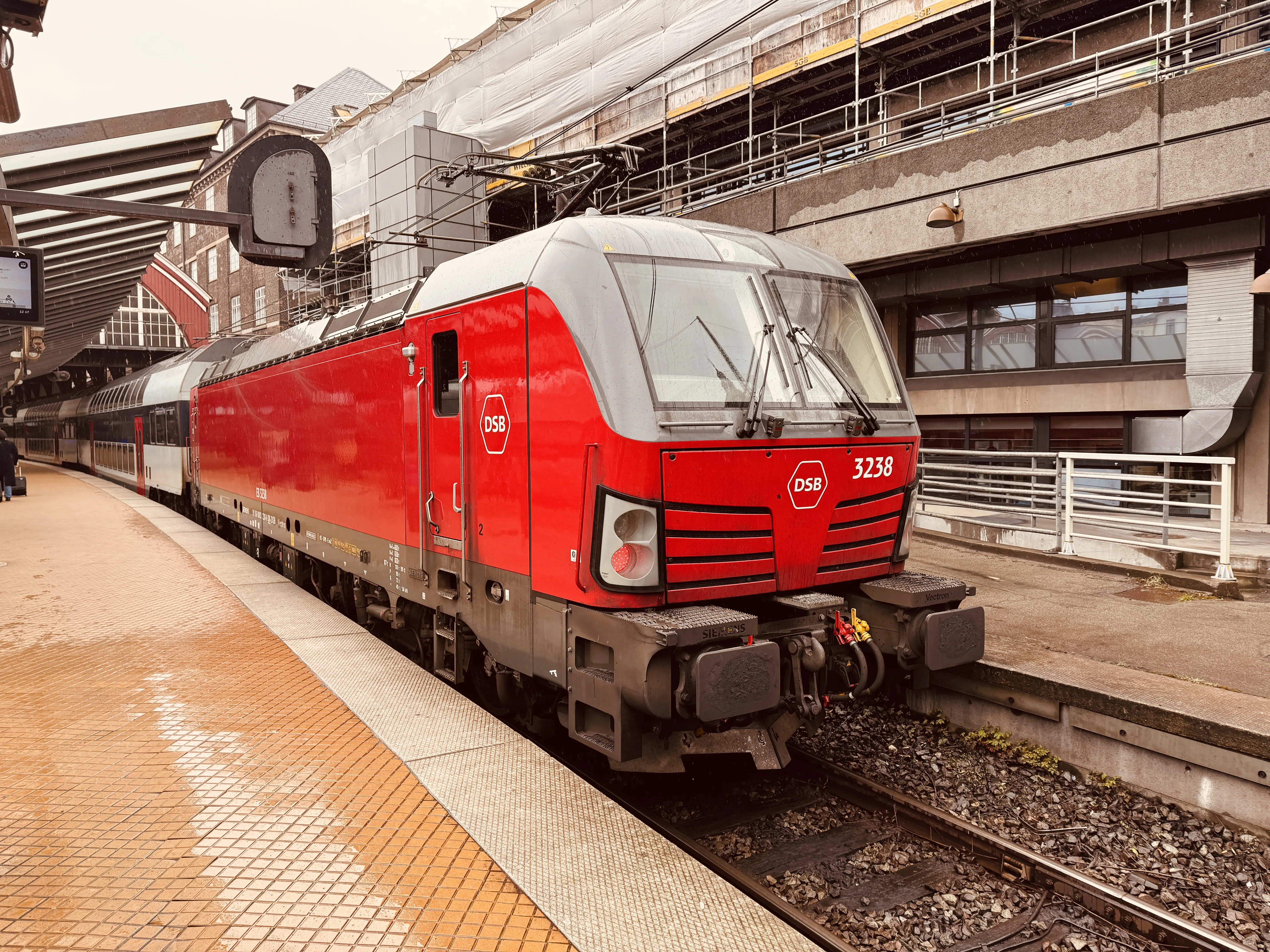 Billede af DSB EB 3238 fotograferet ud for København Hovedbanegård.