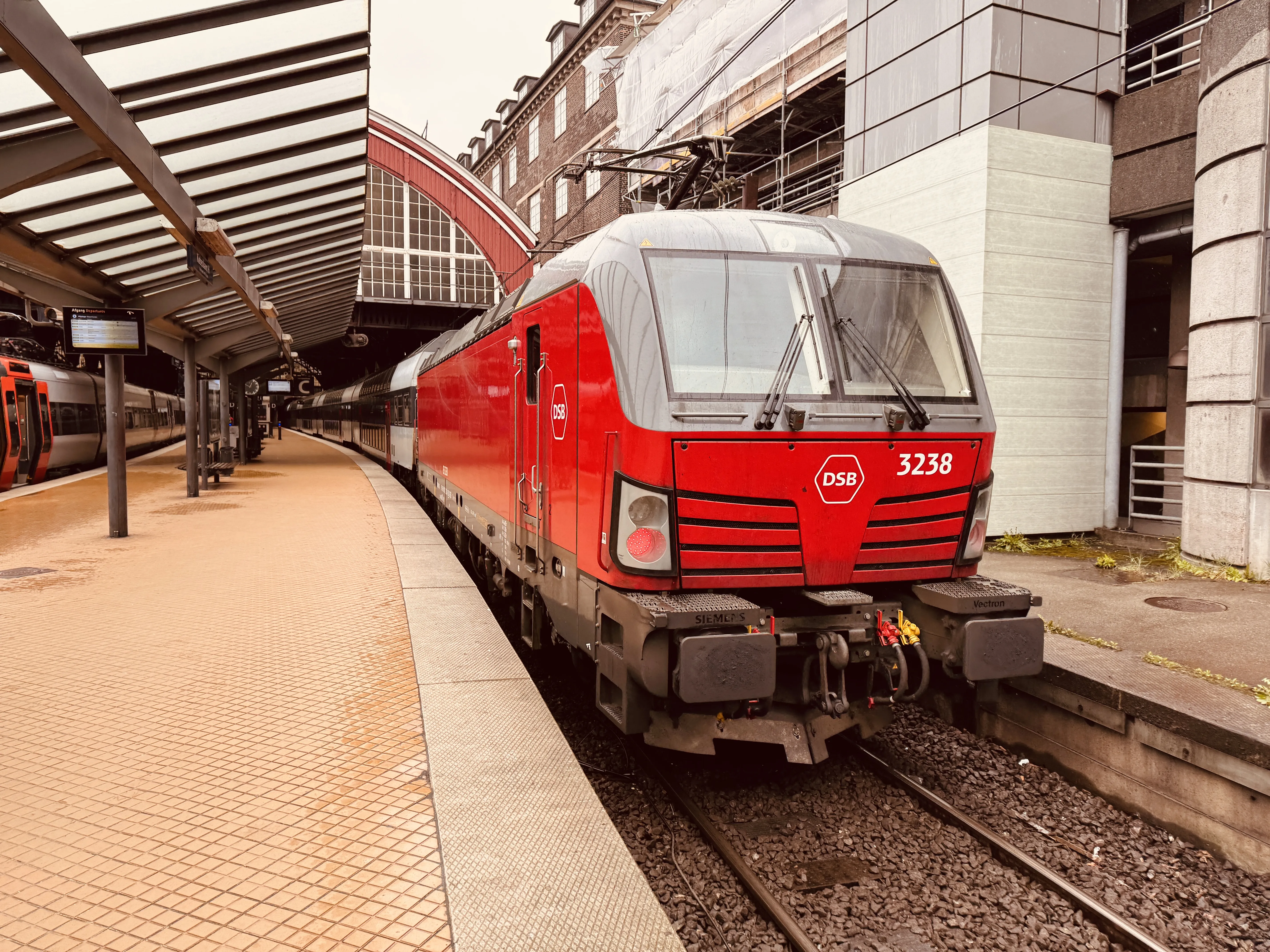 Billede af DSB EB 3238 fotograferet ud for København Hovedbanegård.