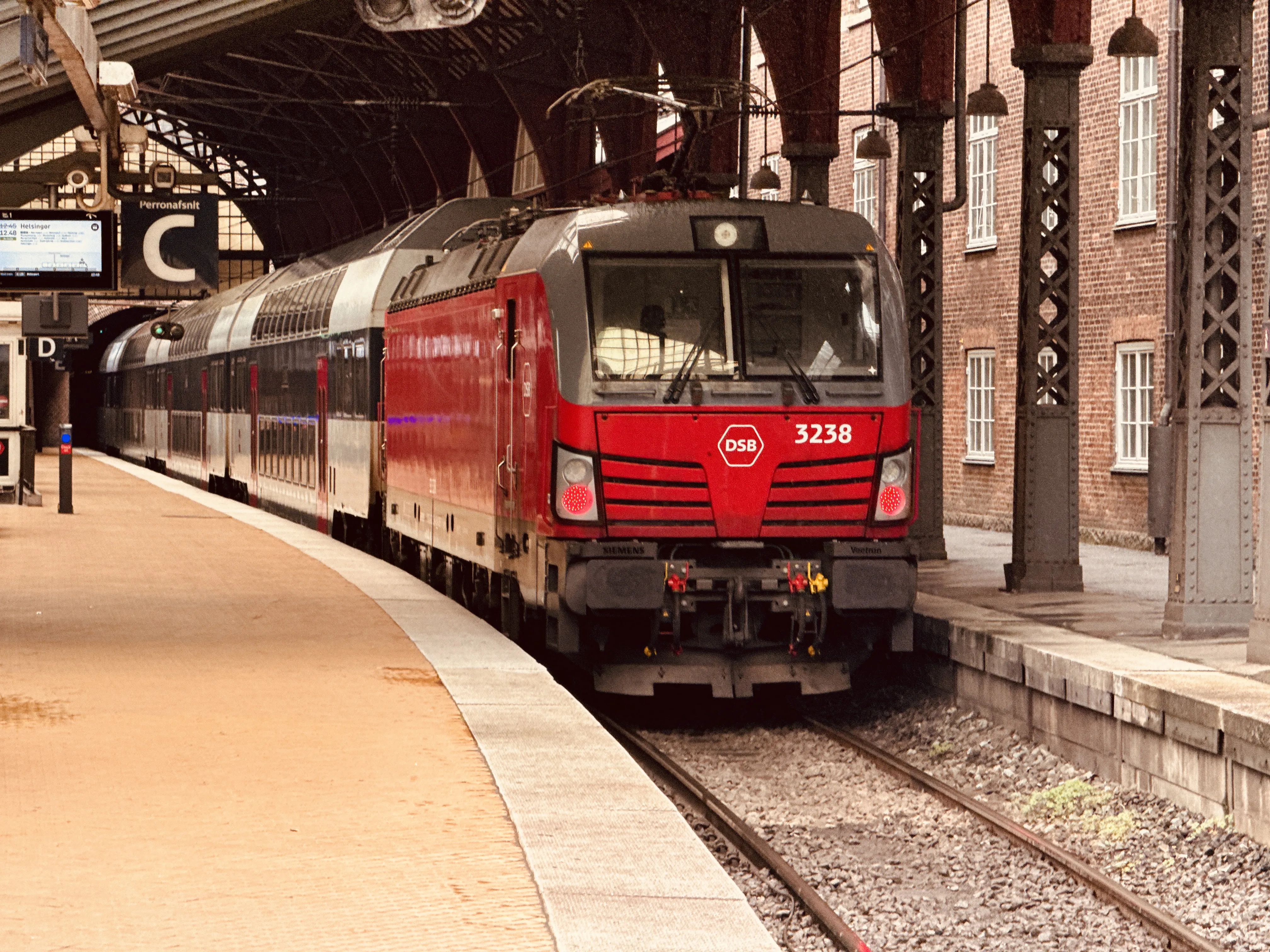 Billede af DSB EB 3238 fotograferet ud for København Hovedbanegård.