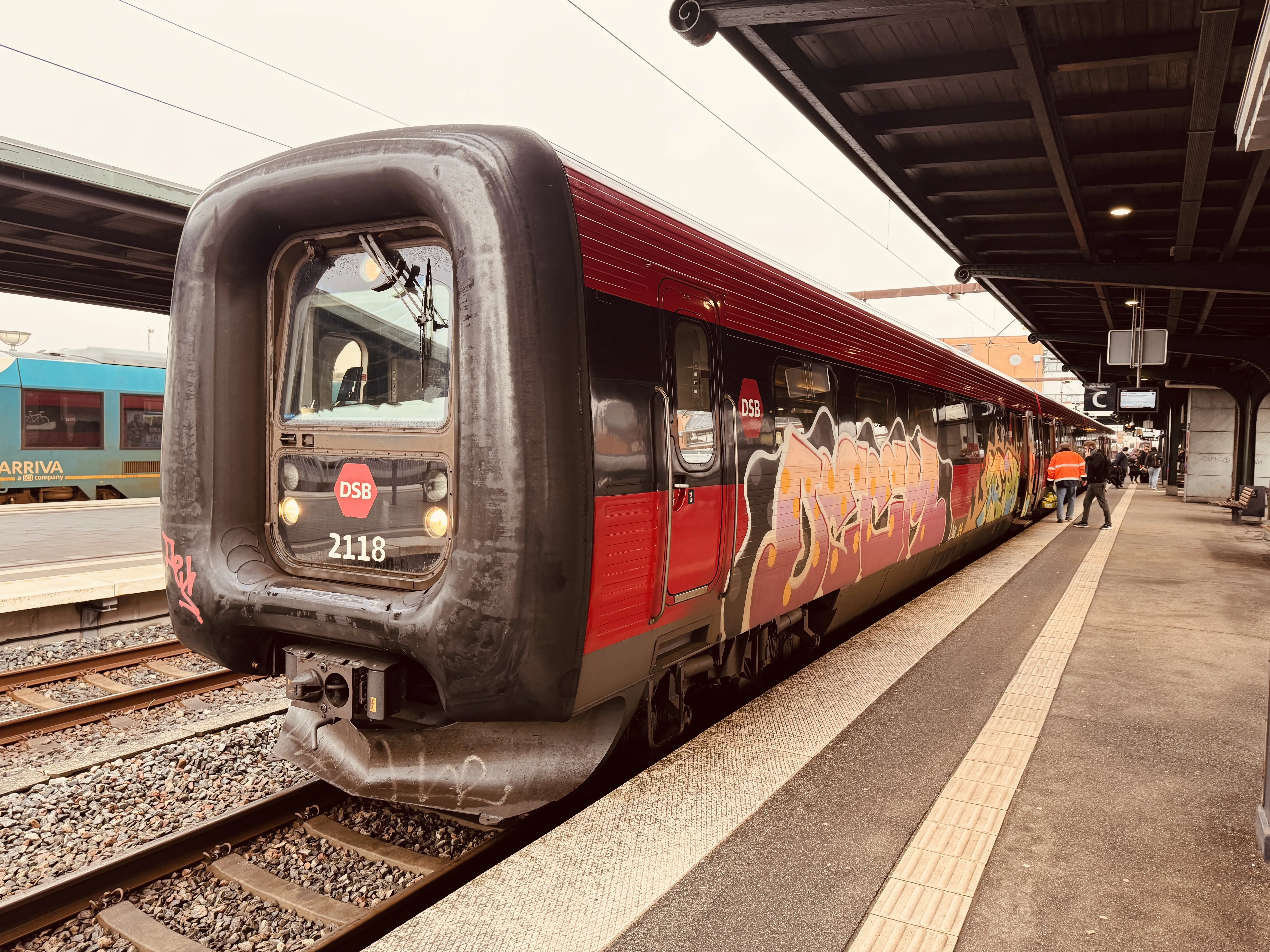 Billede af DSB ER 2018 fotograferet ud for Odense Banegård Center.