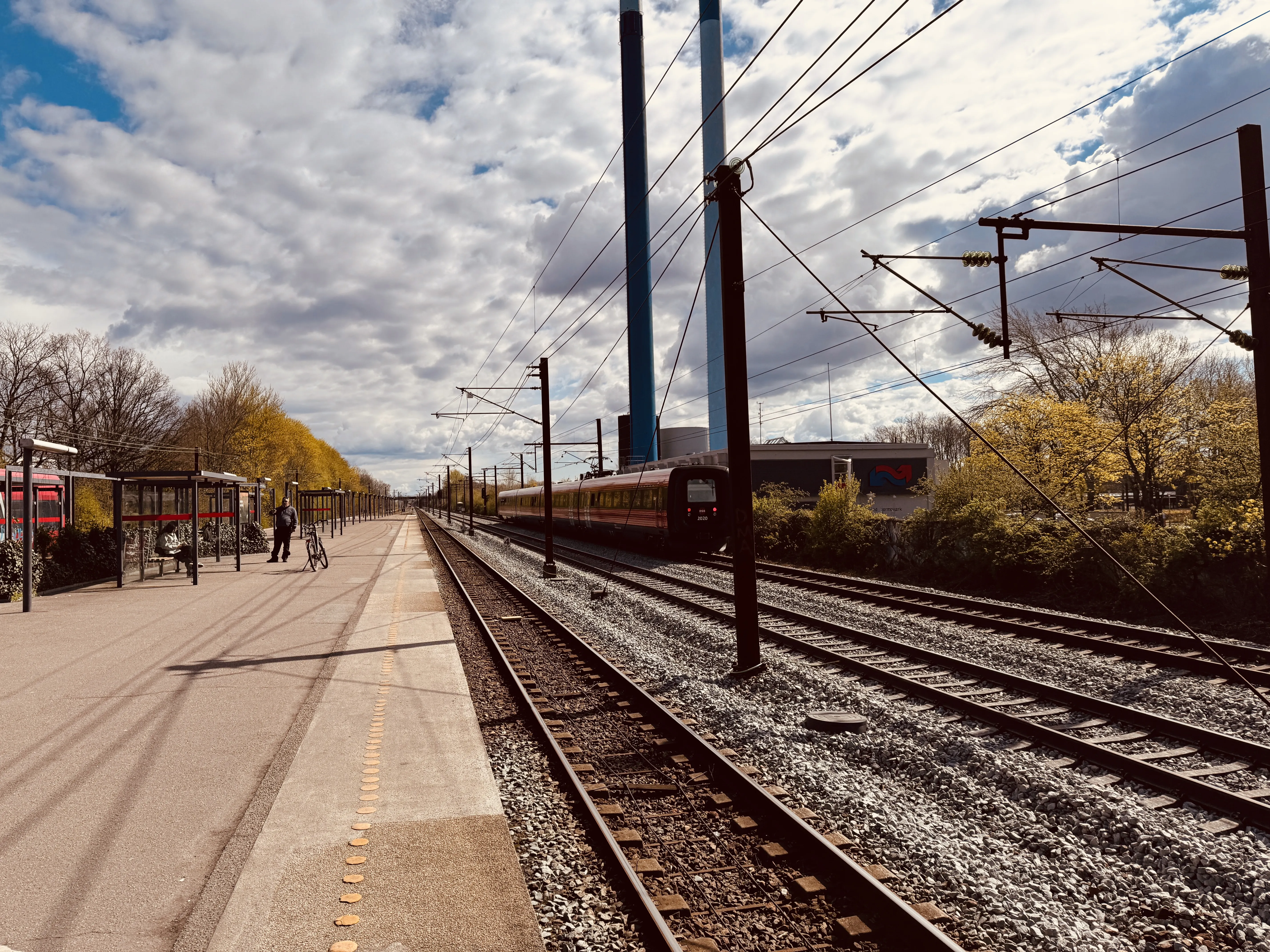 Billede af DSB ER 2020 fotograferet ud for Albertslund S-togstrinbræt.