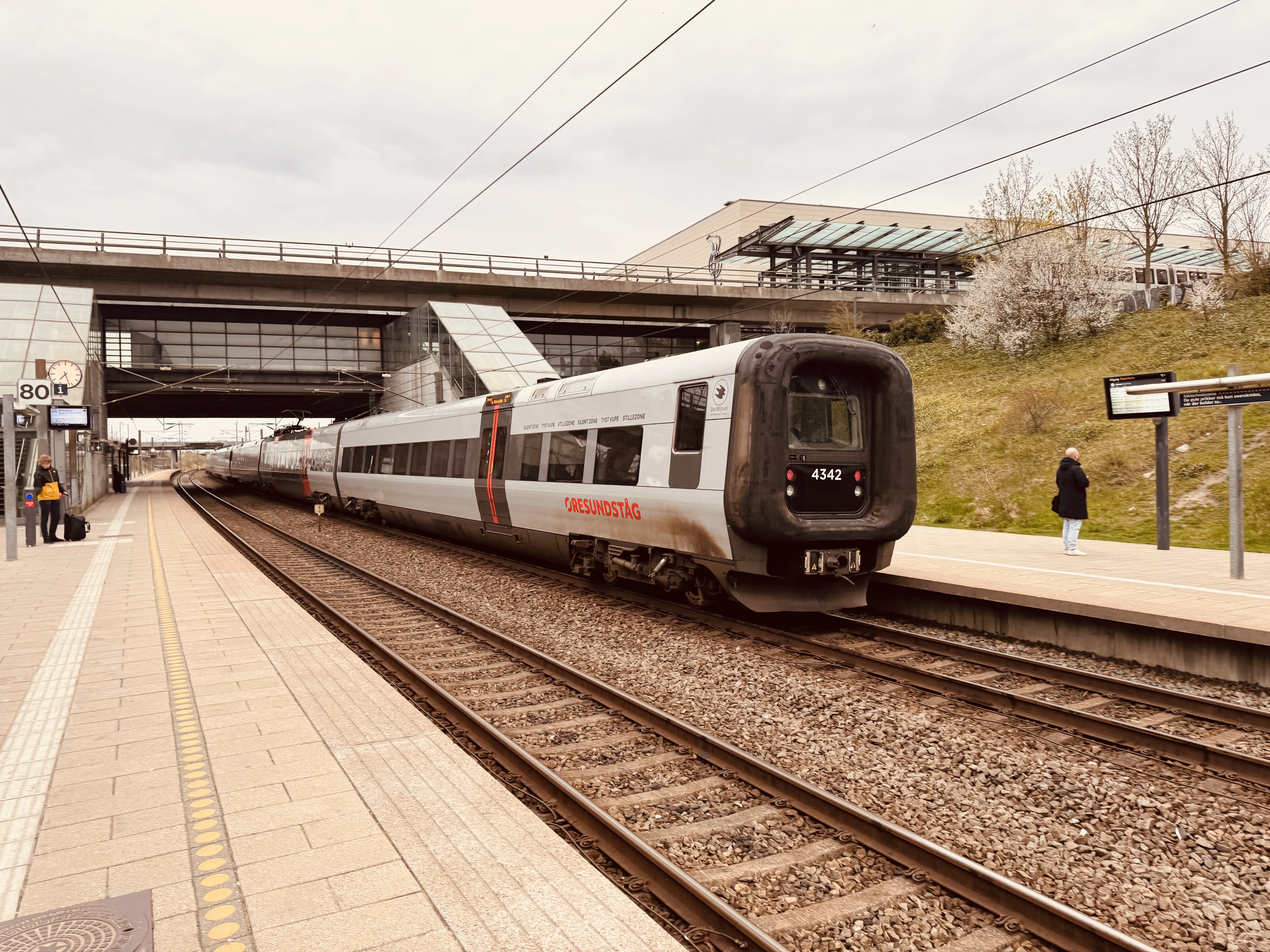 Billede af DSB Øresundstog Litra ET 4342 ud for Ørestad Trinbræt - Bombardier årgang 2002-2012.