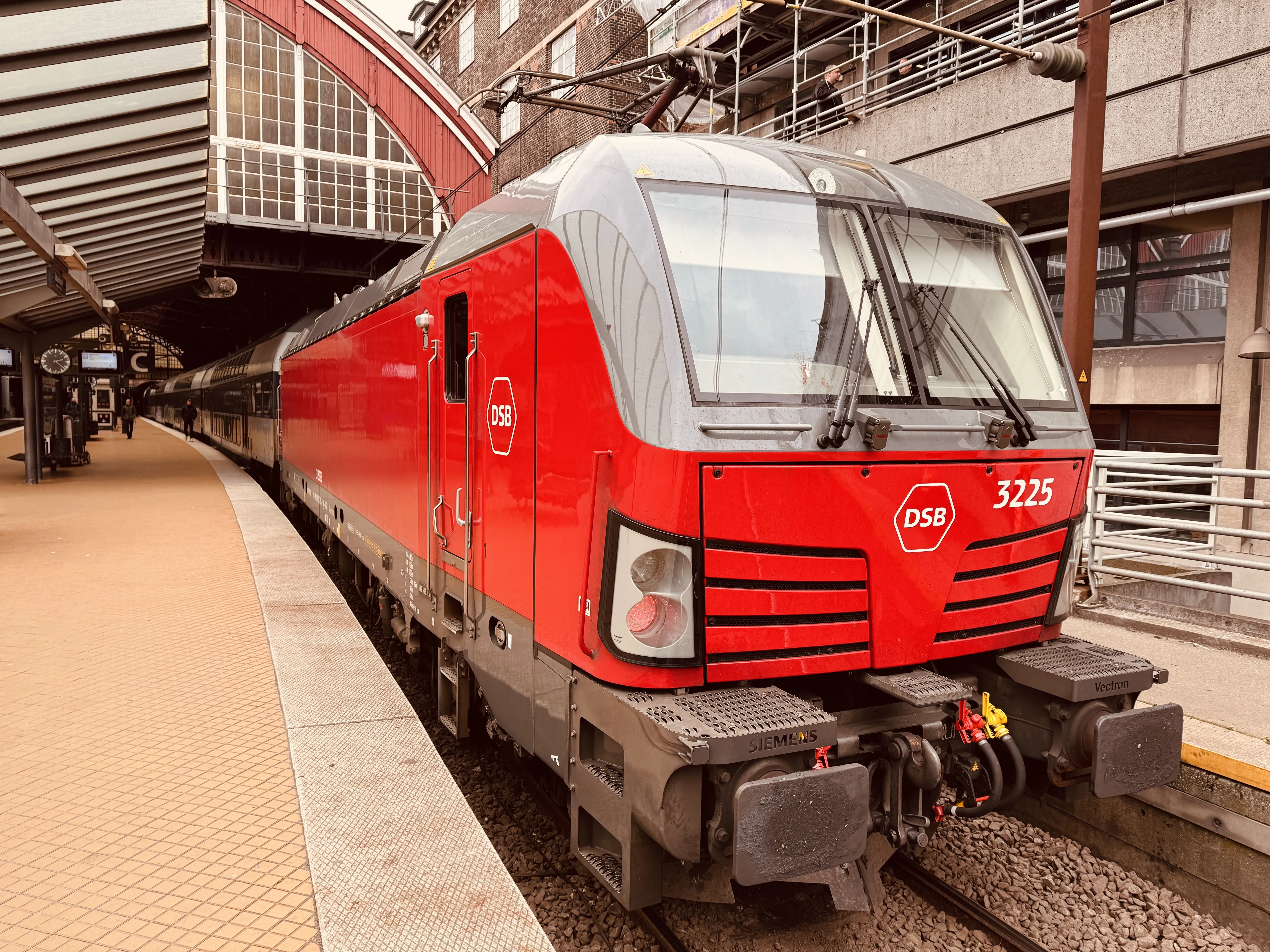 Billede af DSB EB 3225 fotograferet ud for København Hovedbanegård.