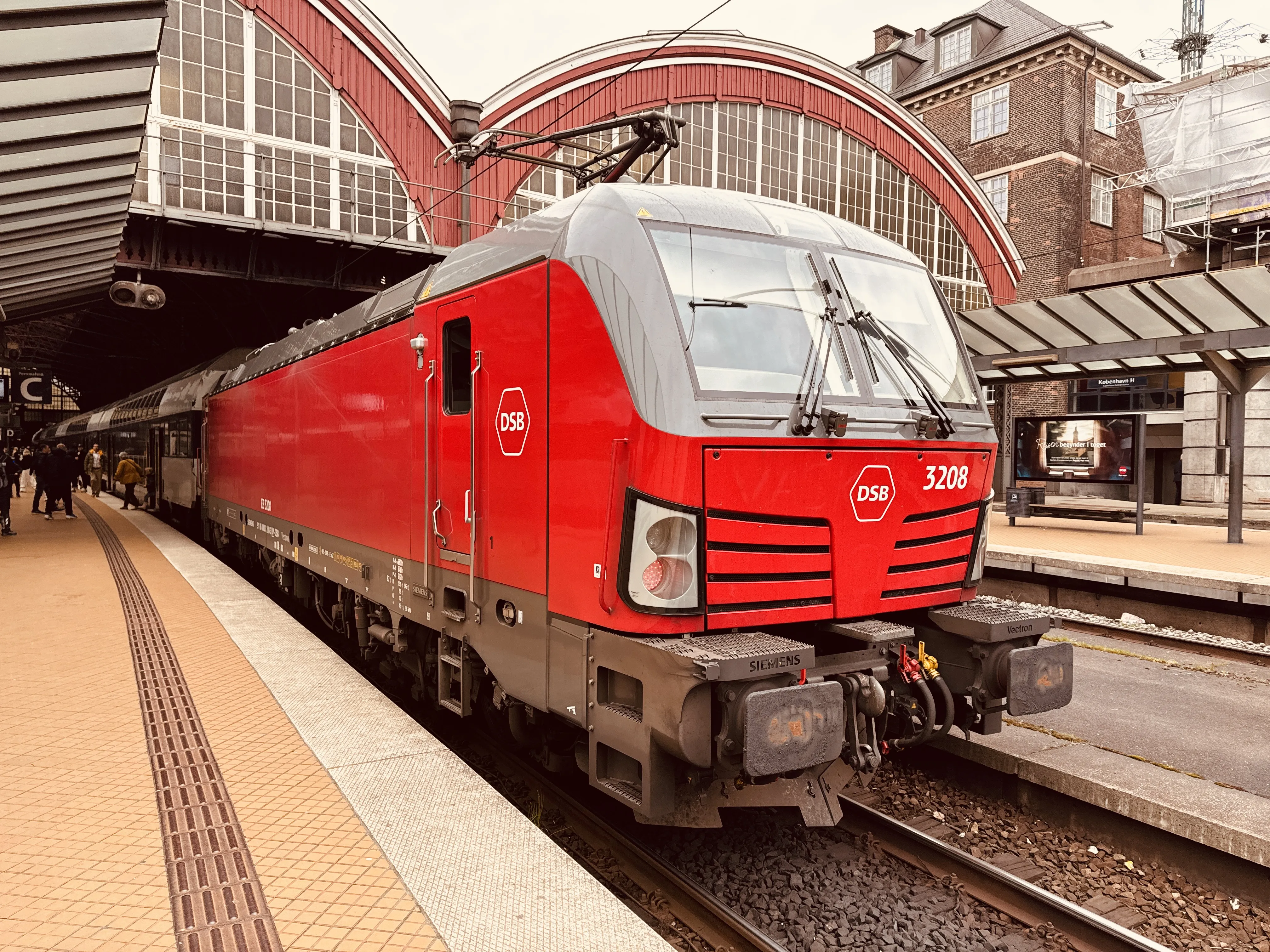 Billede af DSB EB 3208 fotograferet ud for København Hovedbanegård.