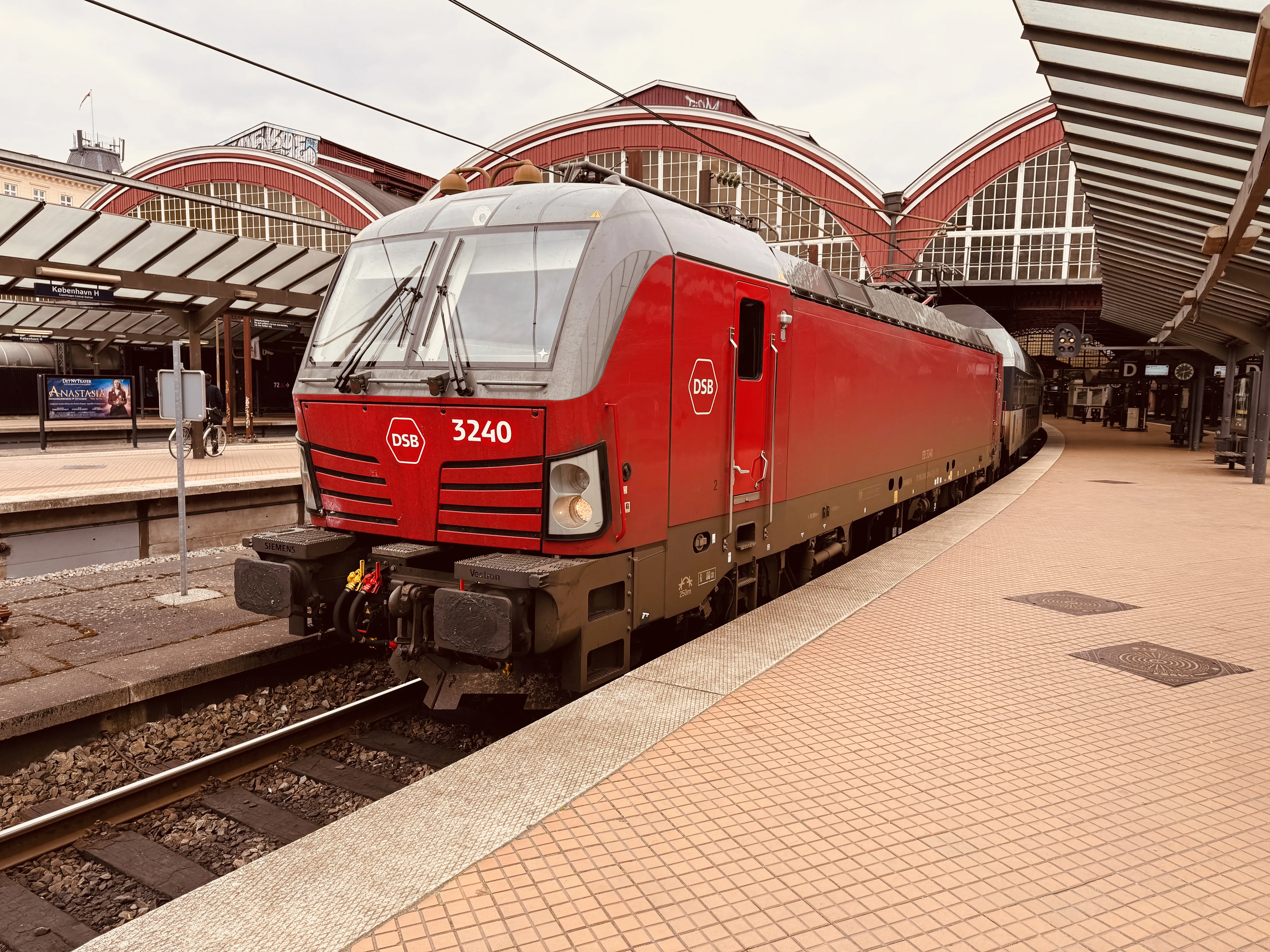 Billede af DSB EB 3240 fotograferet ud for København Hovedbanegård.