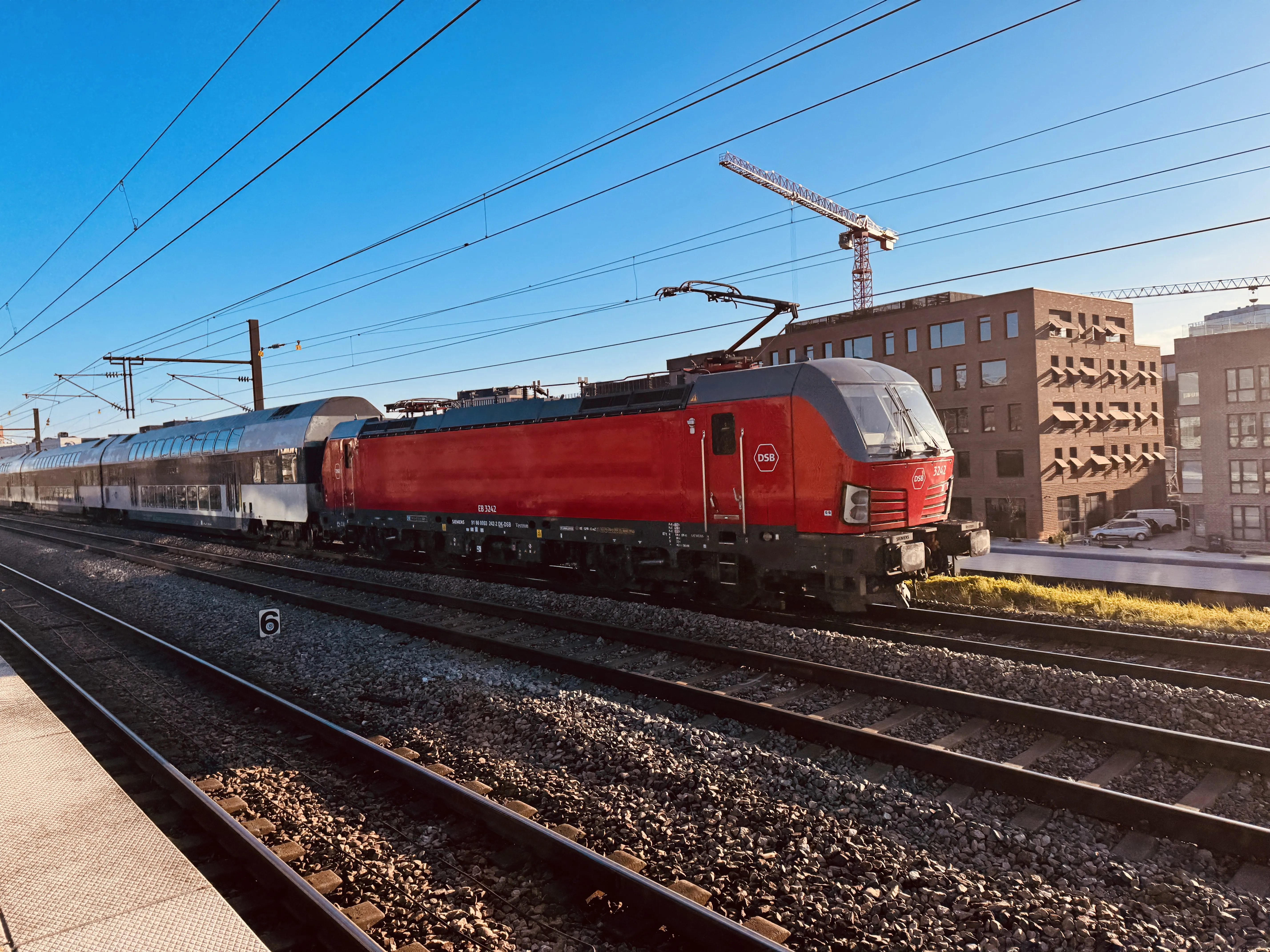 Billede af DSB EB 3242 fotograferet ud for Nordhavn S-togstrinbræt.