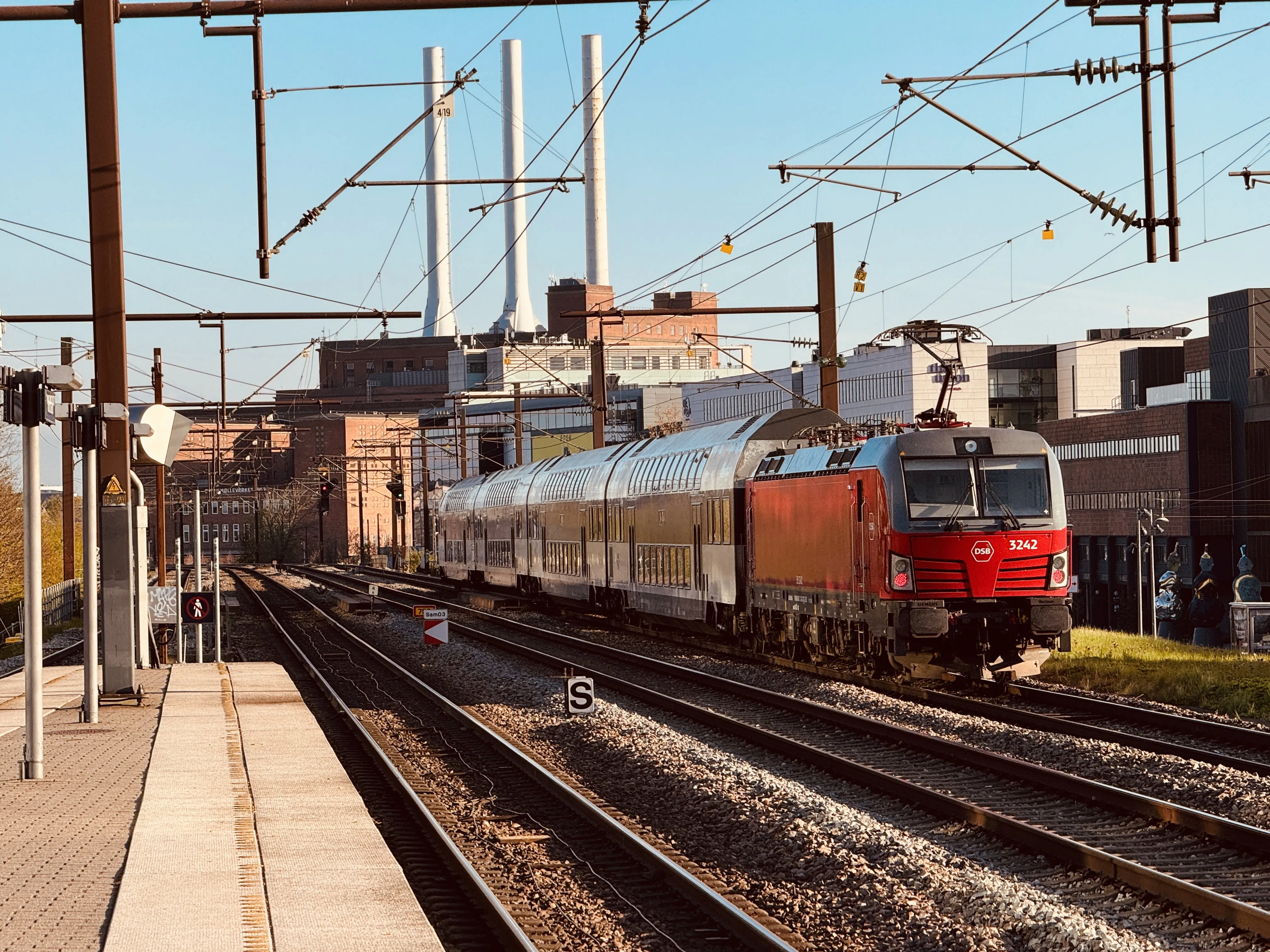 Billede af DSB EB 3242 fotograferet ud for Nordhavn S-togstrinbræt.