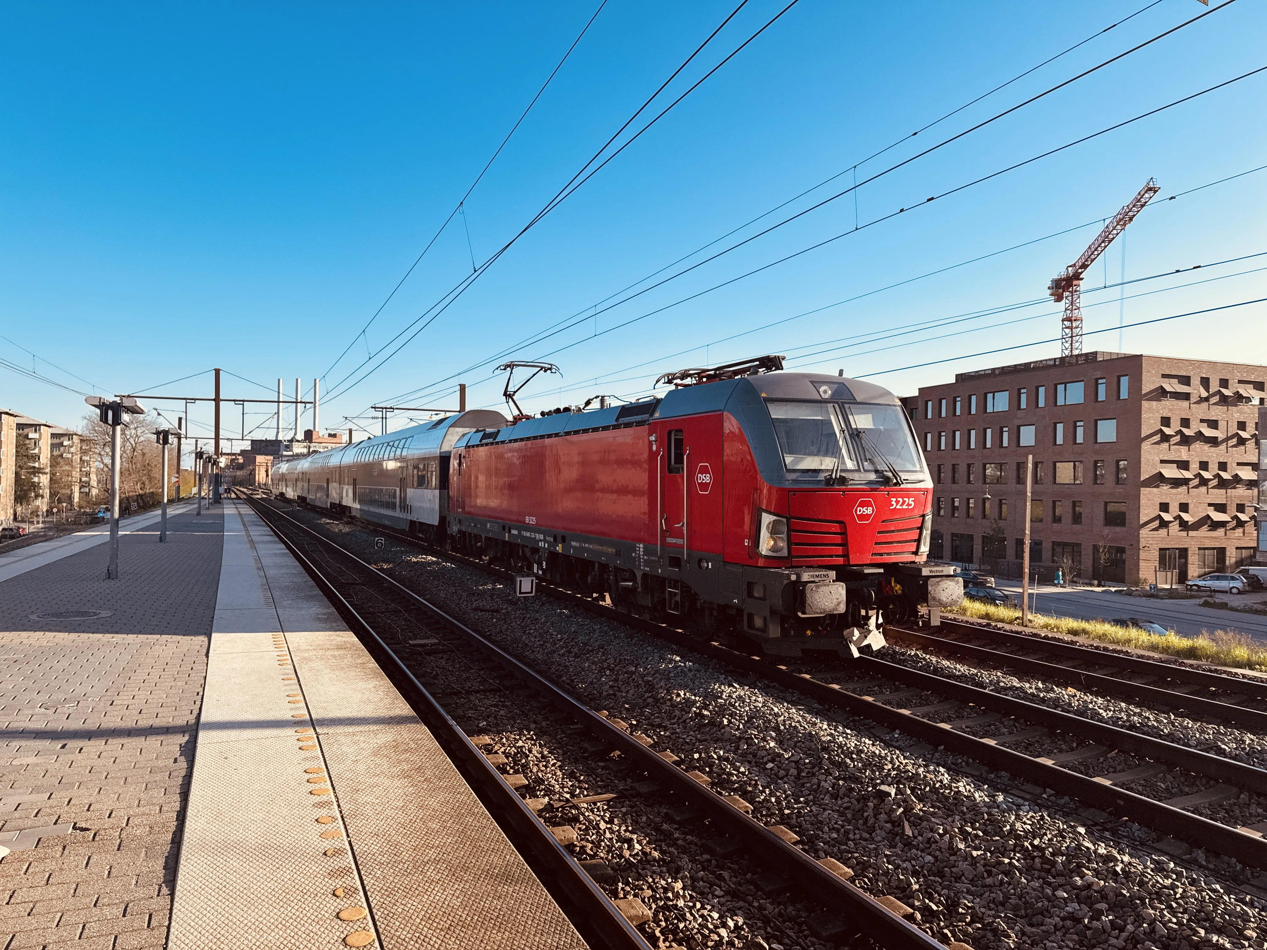 Billede af DSB EB 3225 fotograferet ud for Nordhavn S-togstrinbræt.