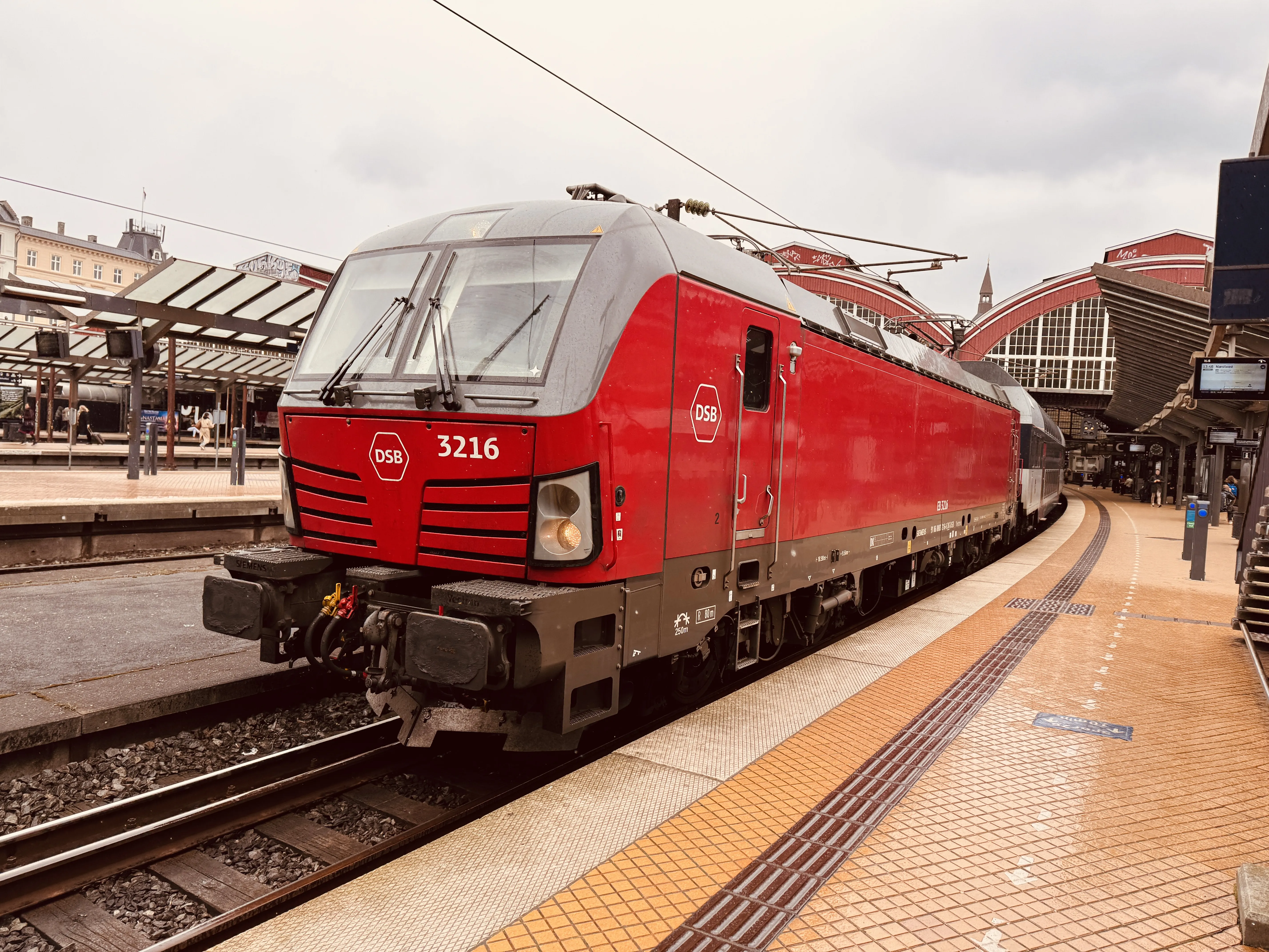 Billede af DSB EB 3216 fotograferet ud for København Hovedbanegård.