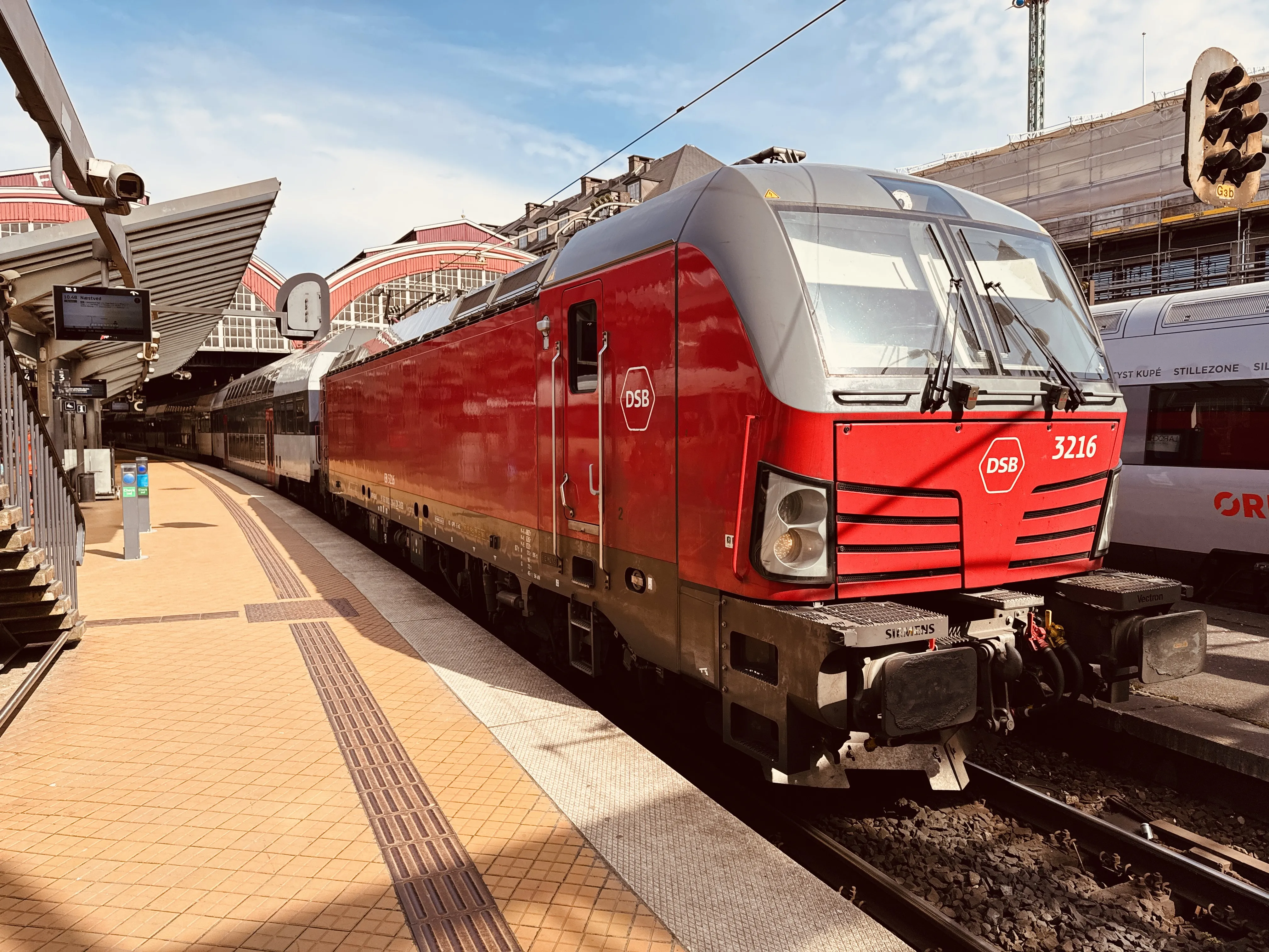 Billede af DSB EB 3216 fotograferet ud for København Hovedbanegård.