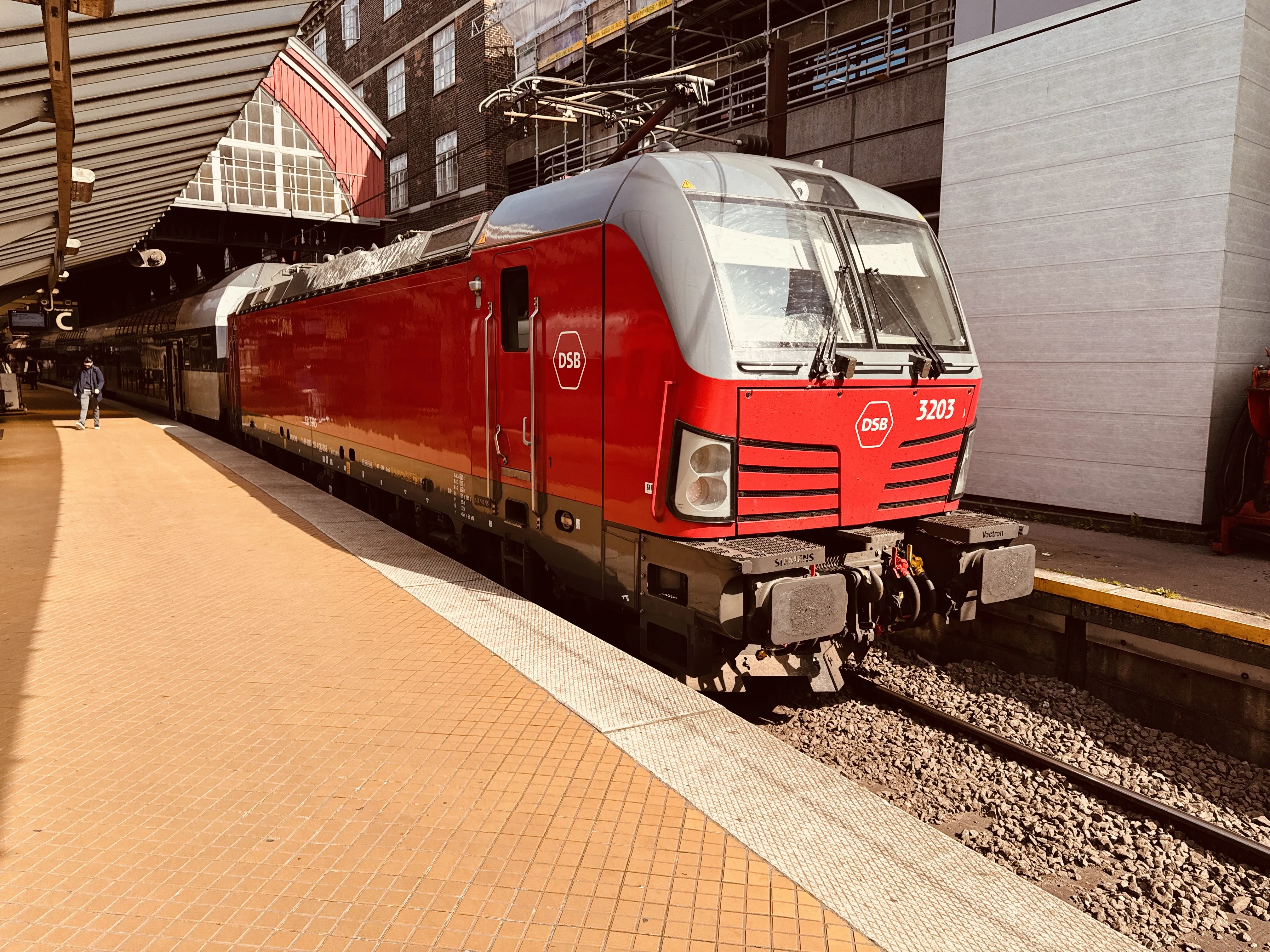 Billede af DSB EB 3203 fotograferet ud for København Hovedbanegård.