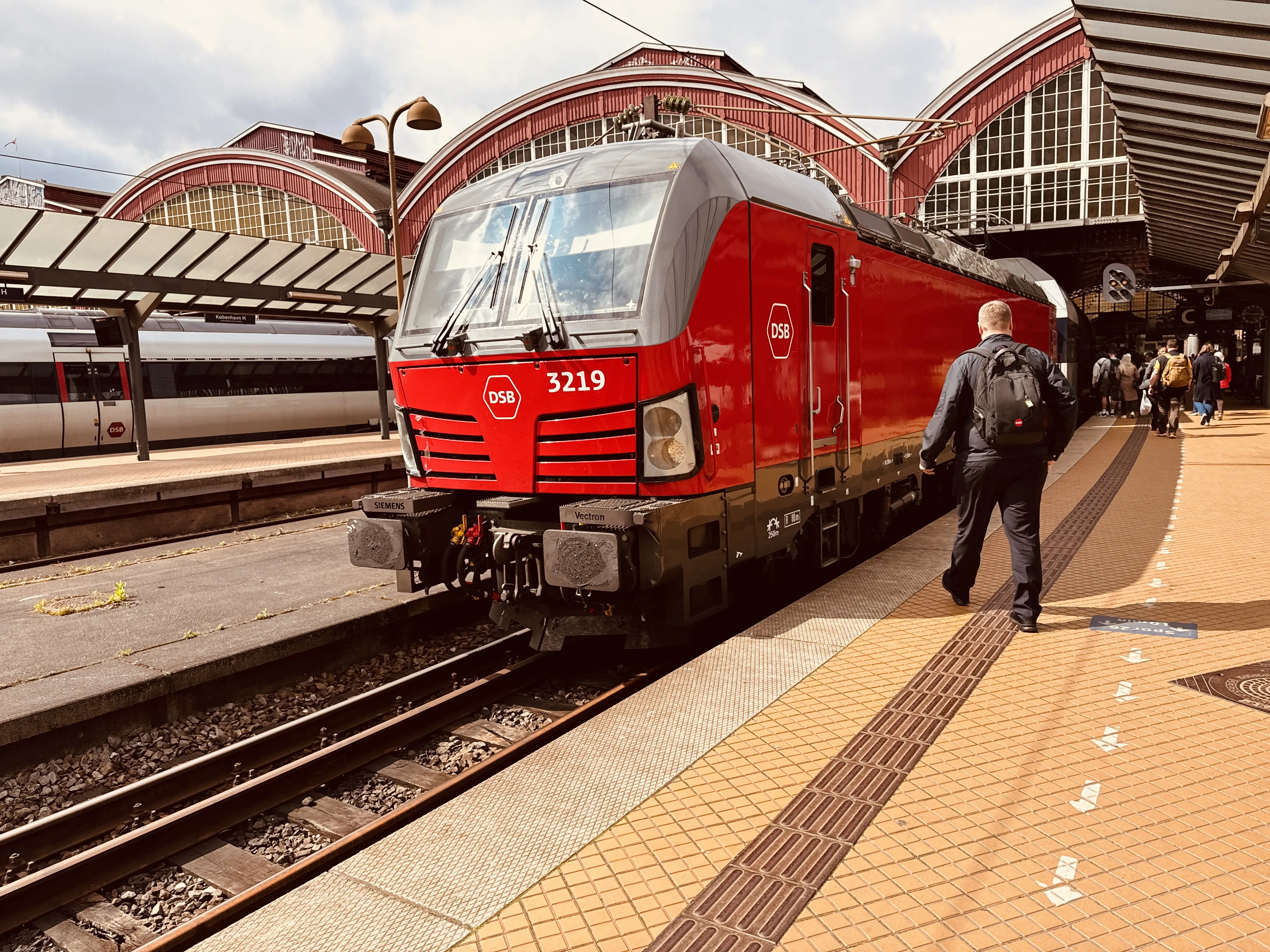 Billede af DSB EB 3219 fotograferet ud for København Hovedbanegård.