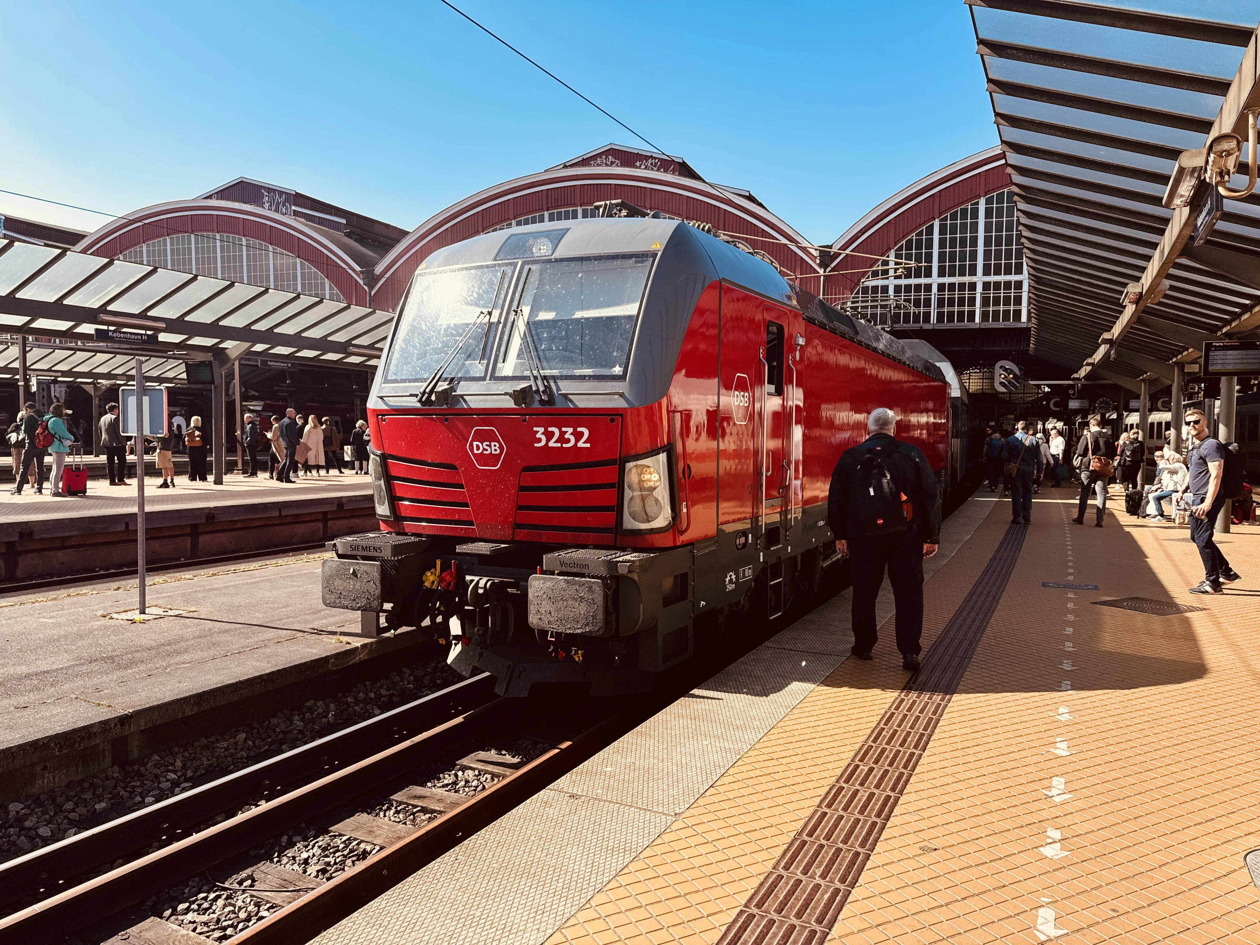 Billede af DSB EB 3232 fotograferet ud for København Hovedbanegård.