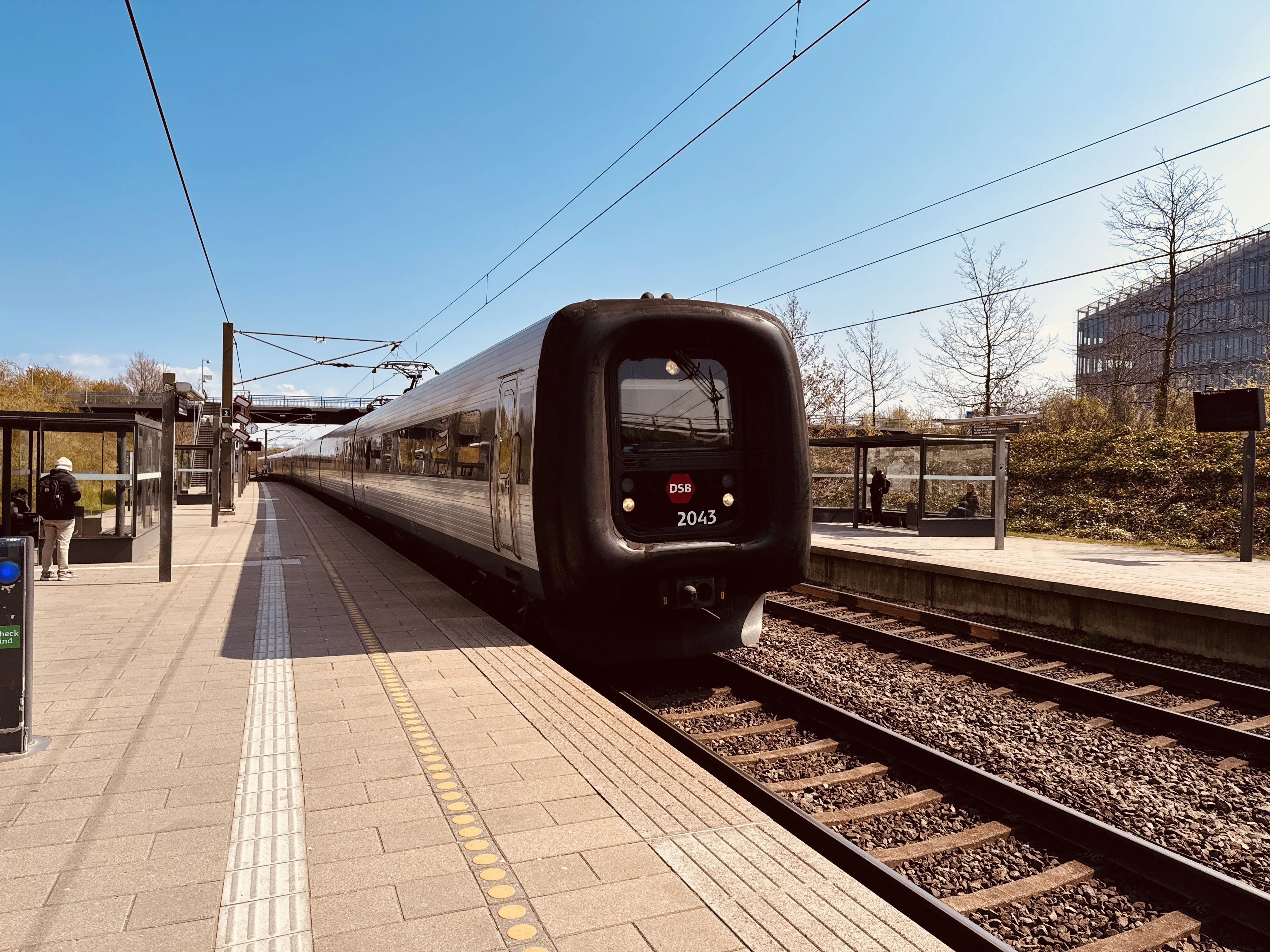 Billede af DSB ER 2043 fotograferet ud for Ørestad Trinbræt.