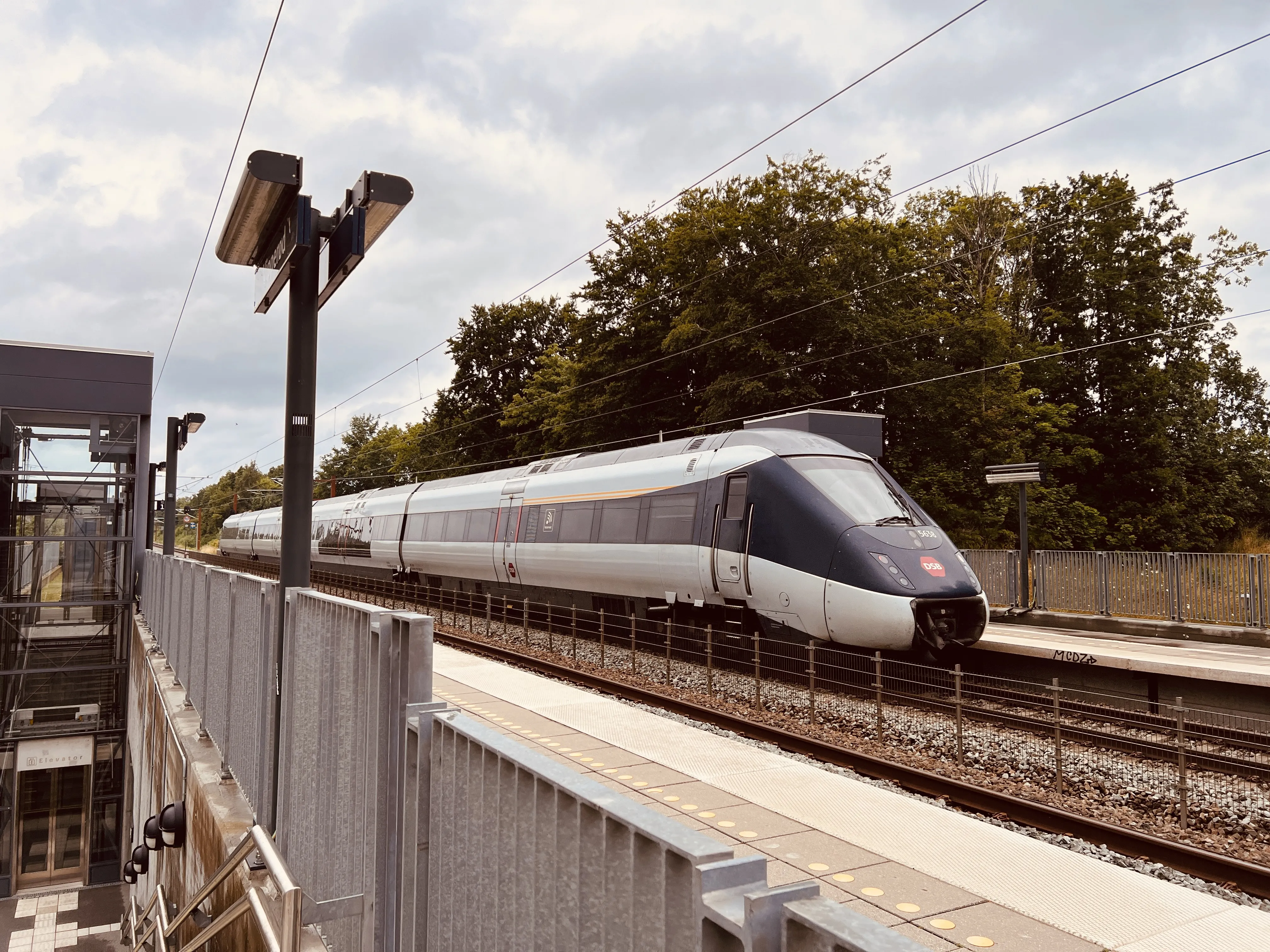 Billede af DSB MG 5638 fotograferet ud for Vipperød Station.