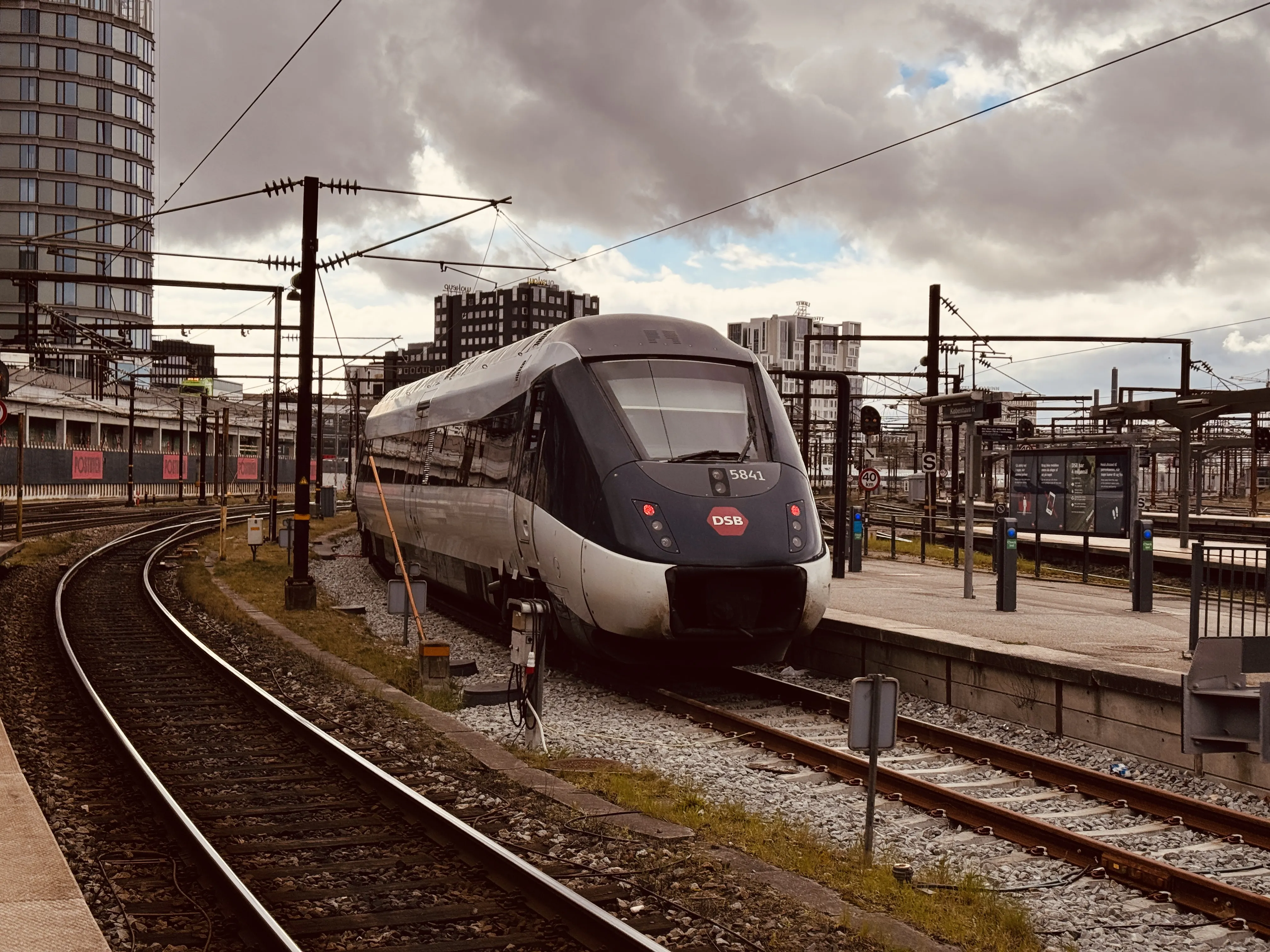 Billede af DSB MG 5641 fotograferet ud for København Hovedbanegård.