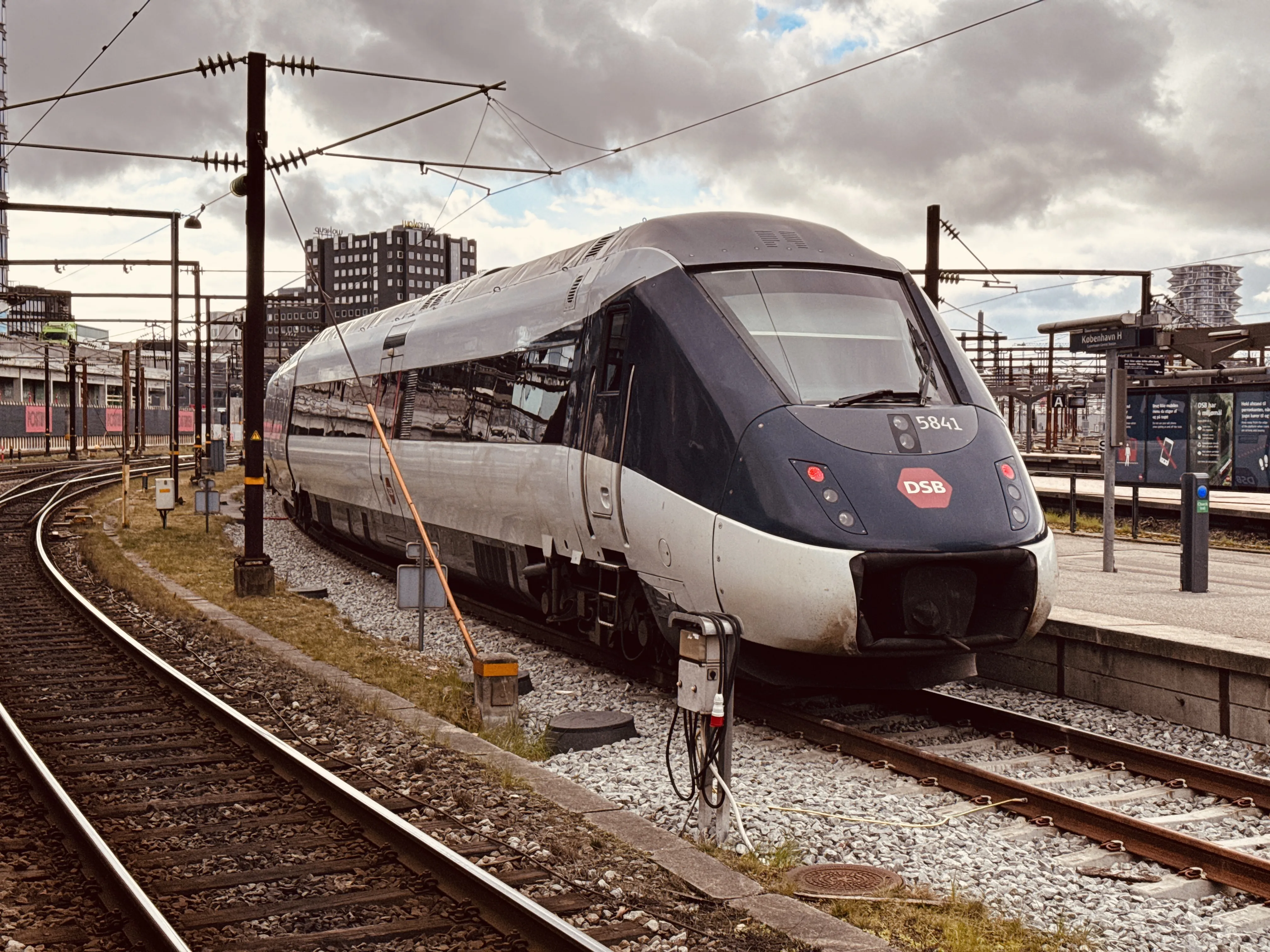 Billede af DSB MG 5641 fotograferet ud for København Hovedbanegård.