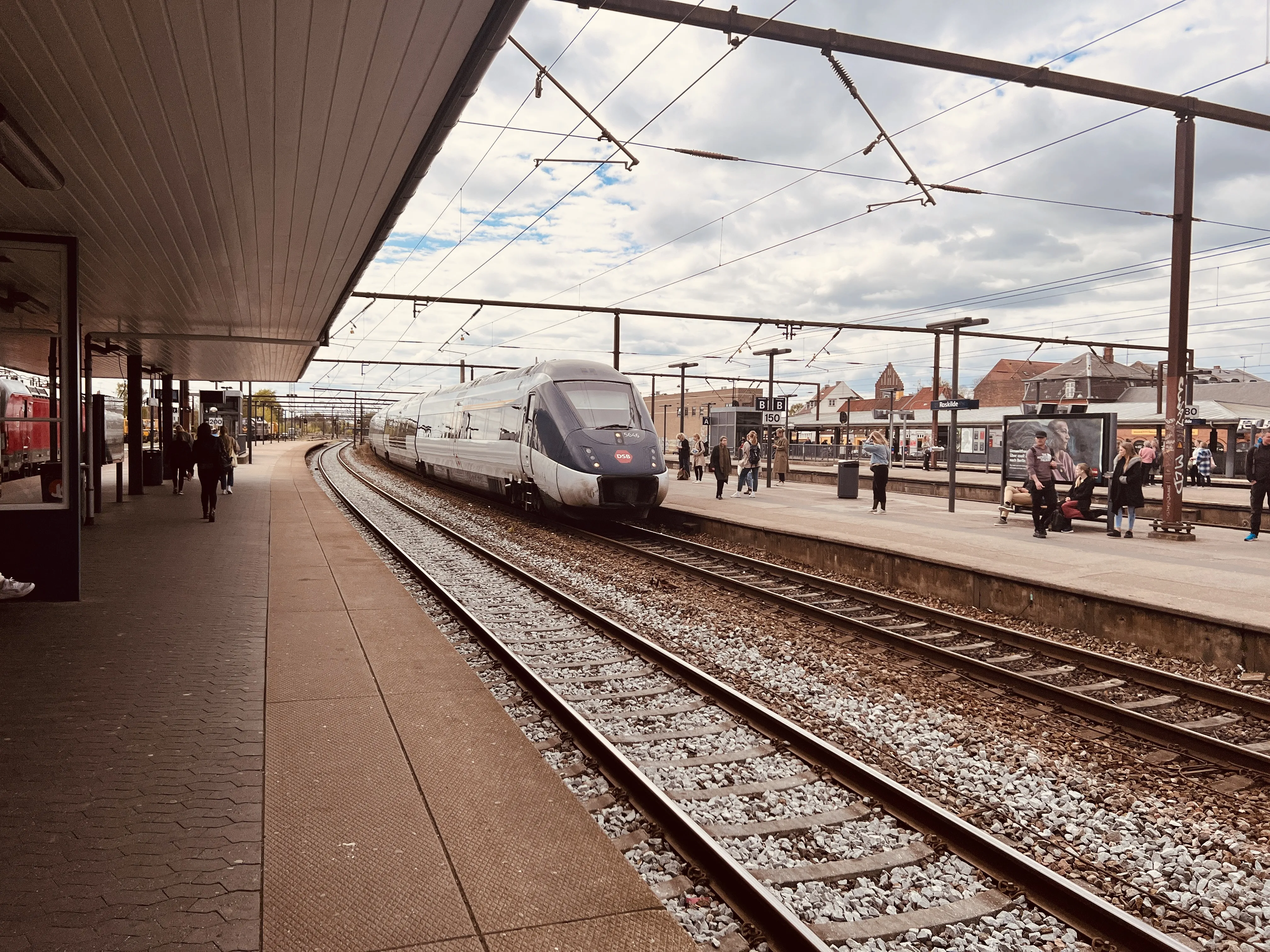 Billede af DSB MG 5646 fotograferet ud for Roskilde Station.