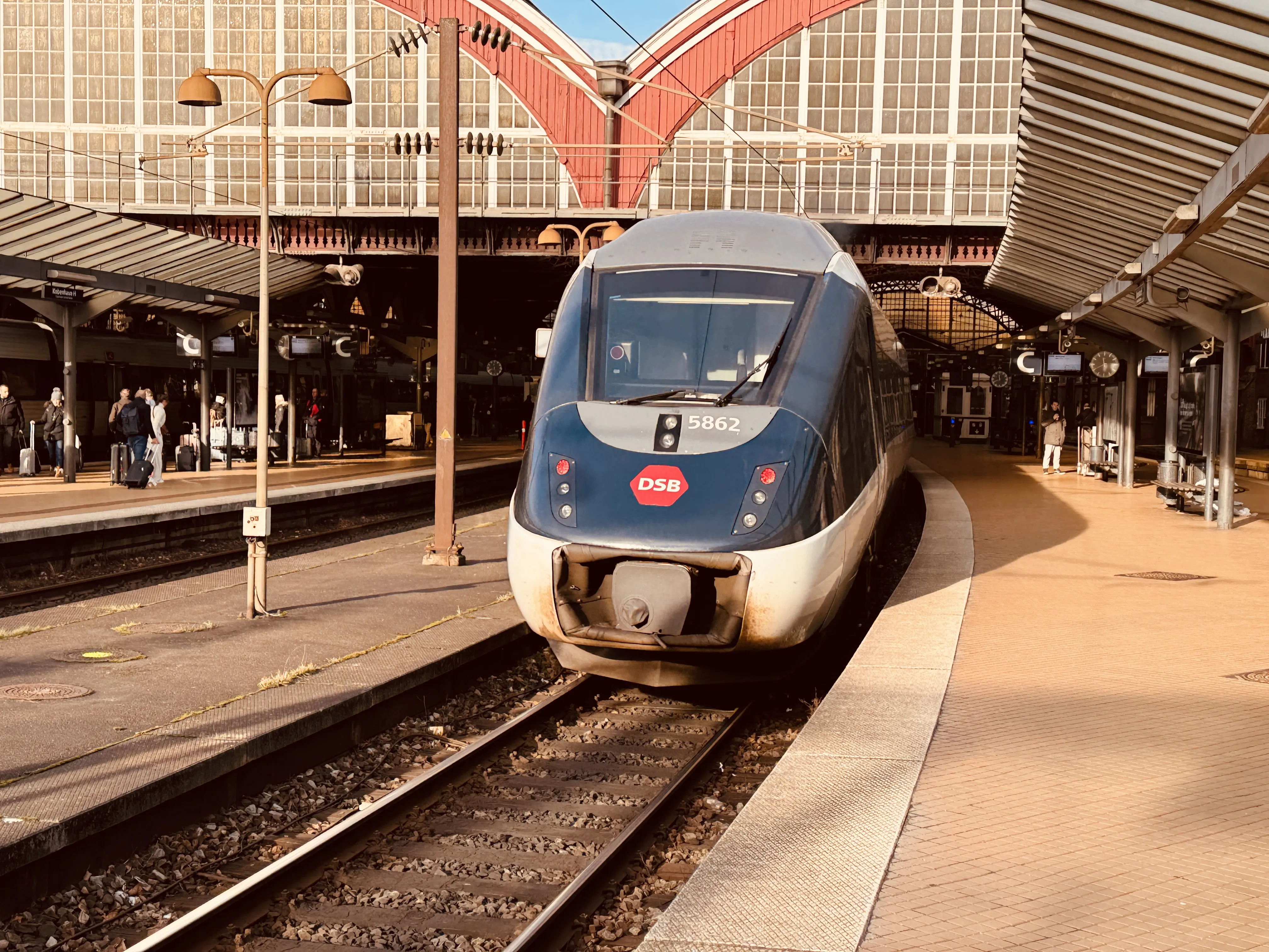 Billede af DSB MG 5662 fotograferet ud for København Hovedbanegård.