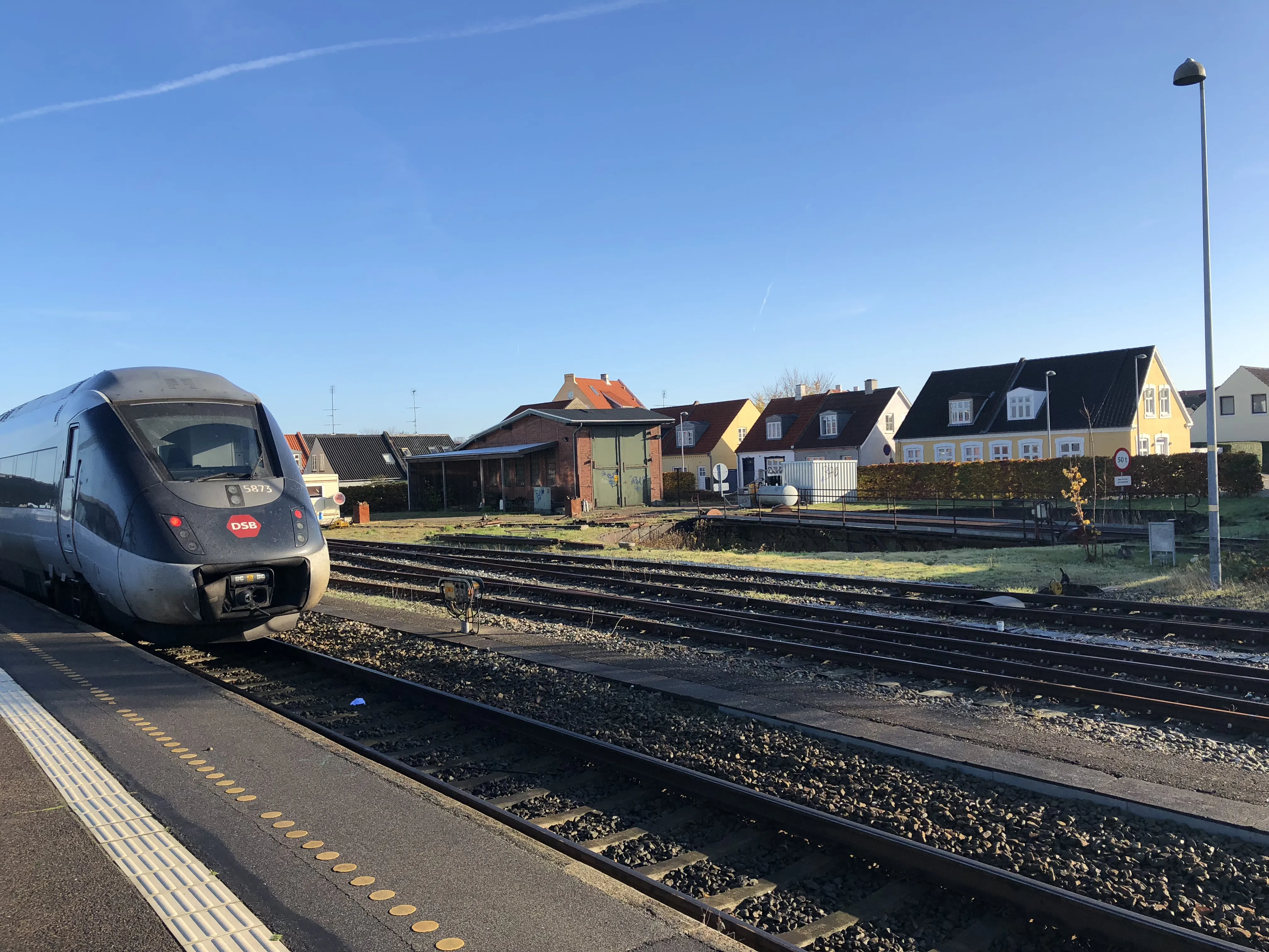 Billede af DSB MG 5673 fotograferet ud for Nykøbing Falster Station.