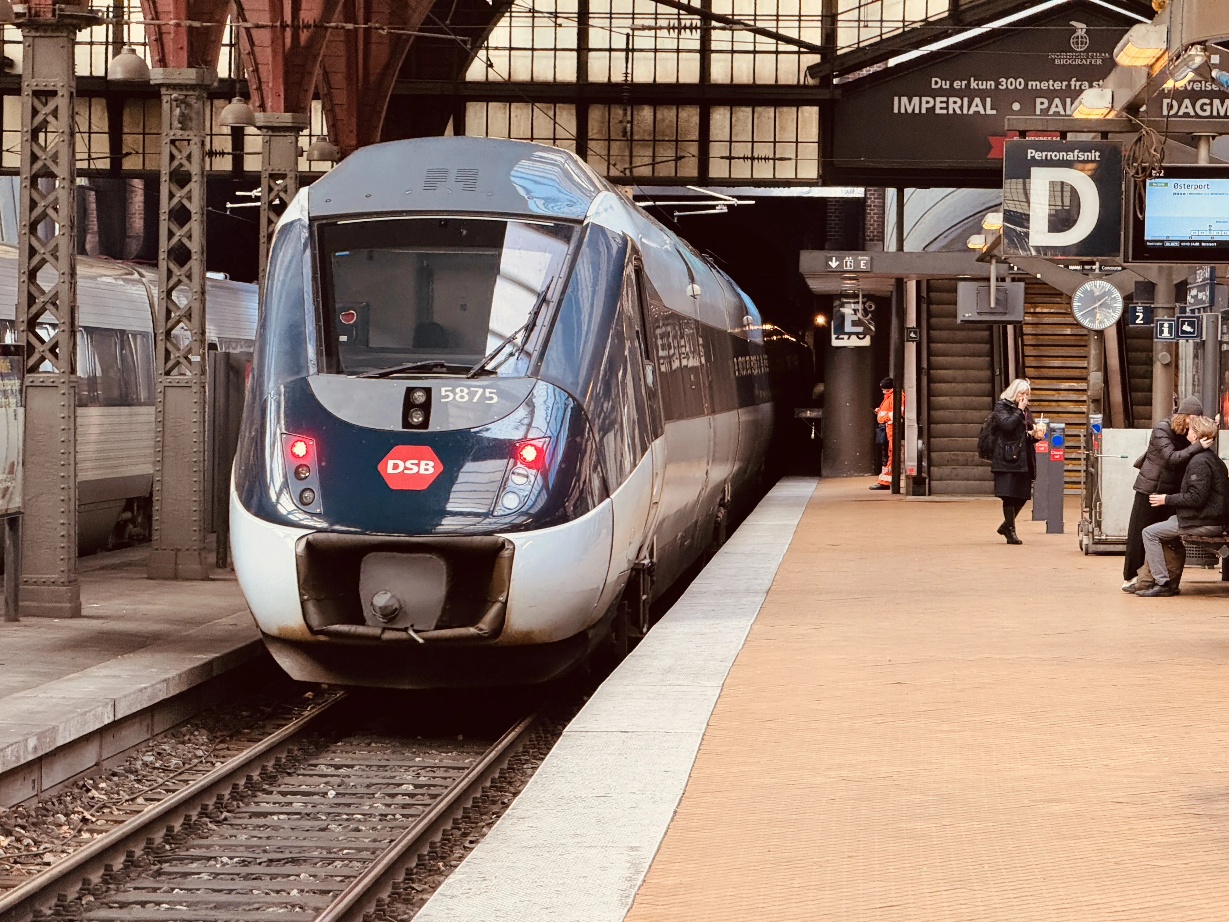 Billede af DSB MG 5675 fotograferet ud for København Hovedbanegård.