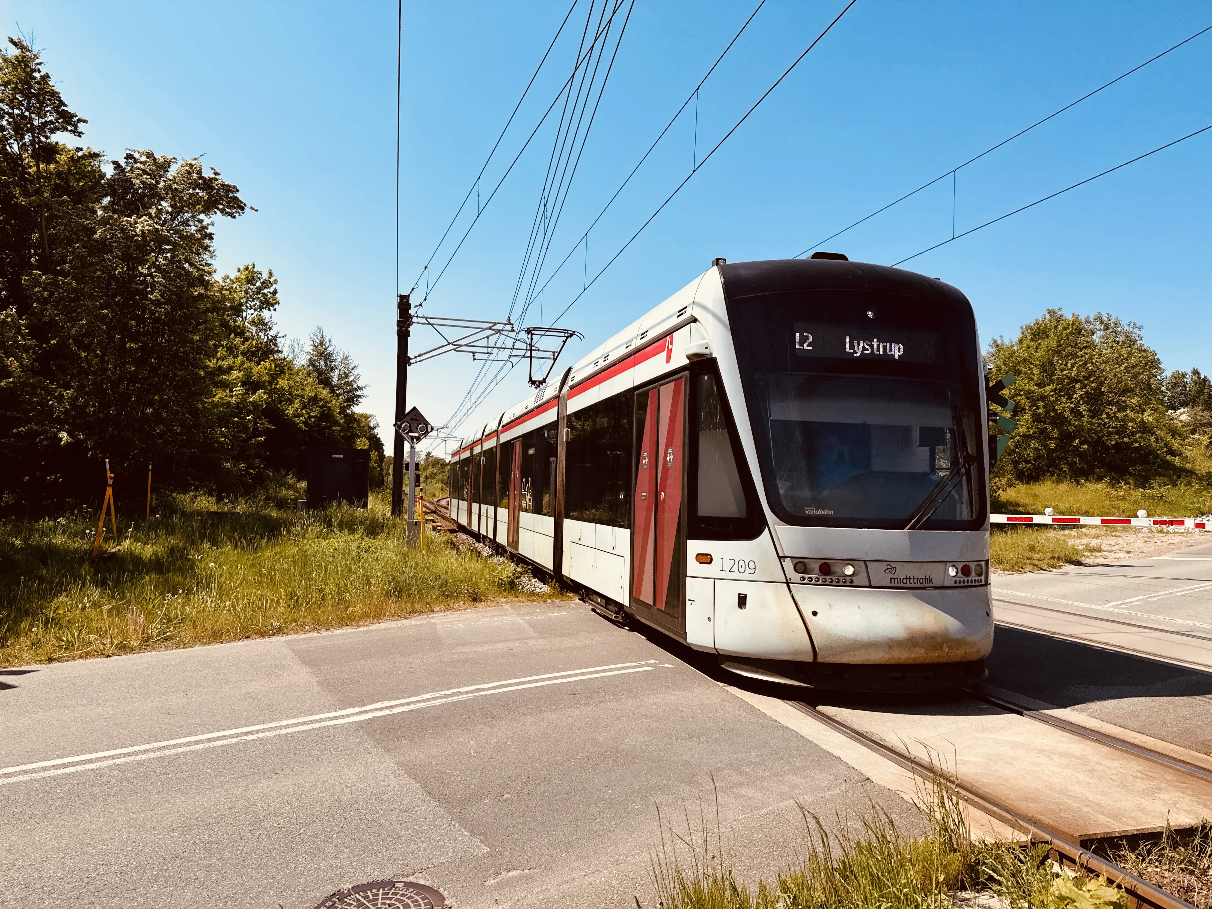 Billede af Aarhus Letbane togsæt 1109 fotograferet ud for det nedlagte Elev Trinbræt.