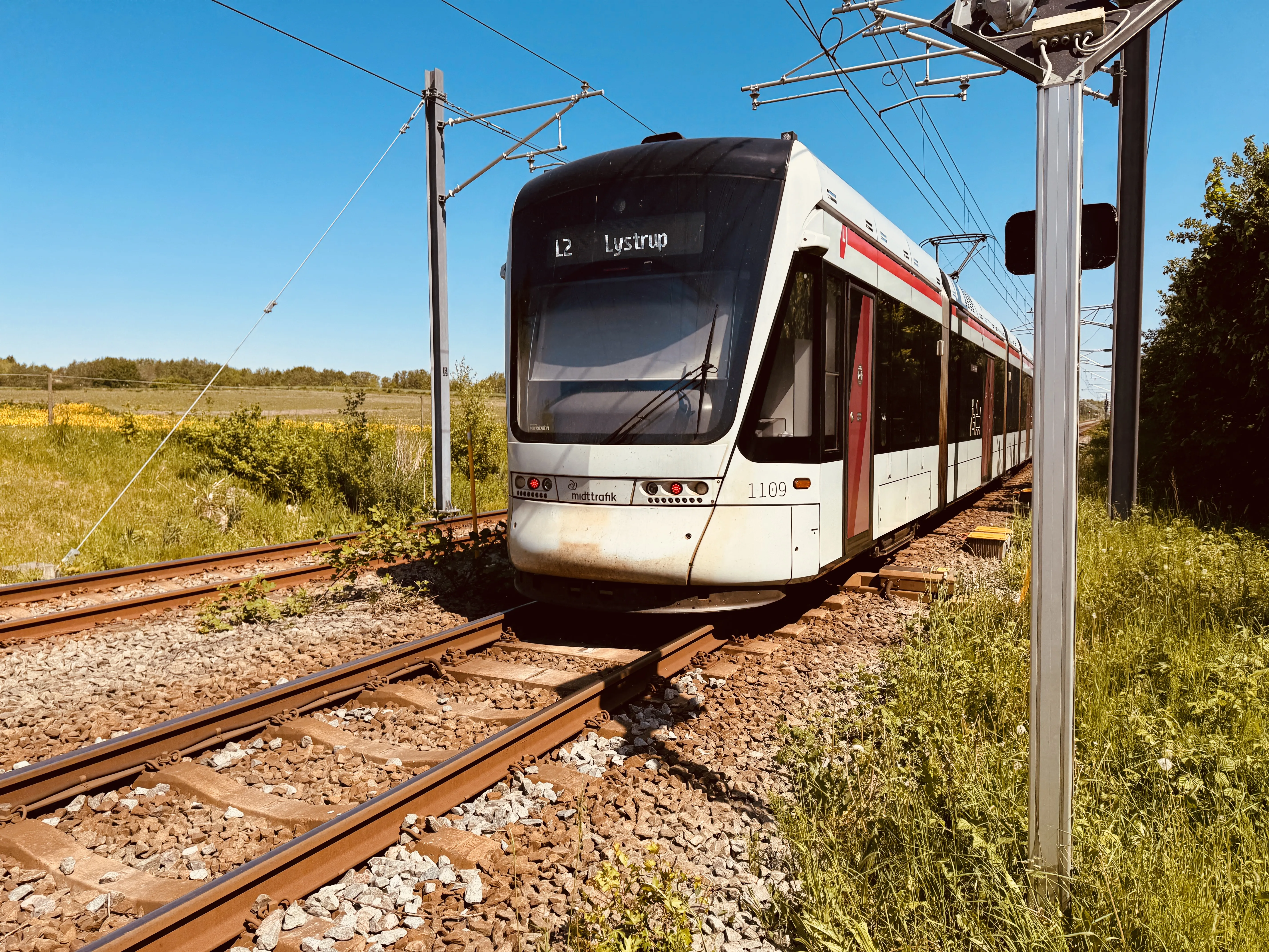 Billede af Aarhus Letbane togsæt 1109 fotograferet ud for det nedlagte Elev Trinbræt.