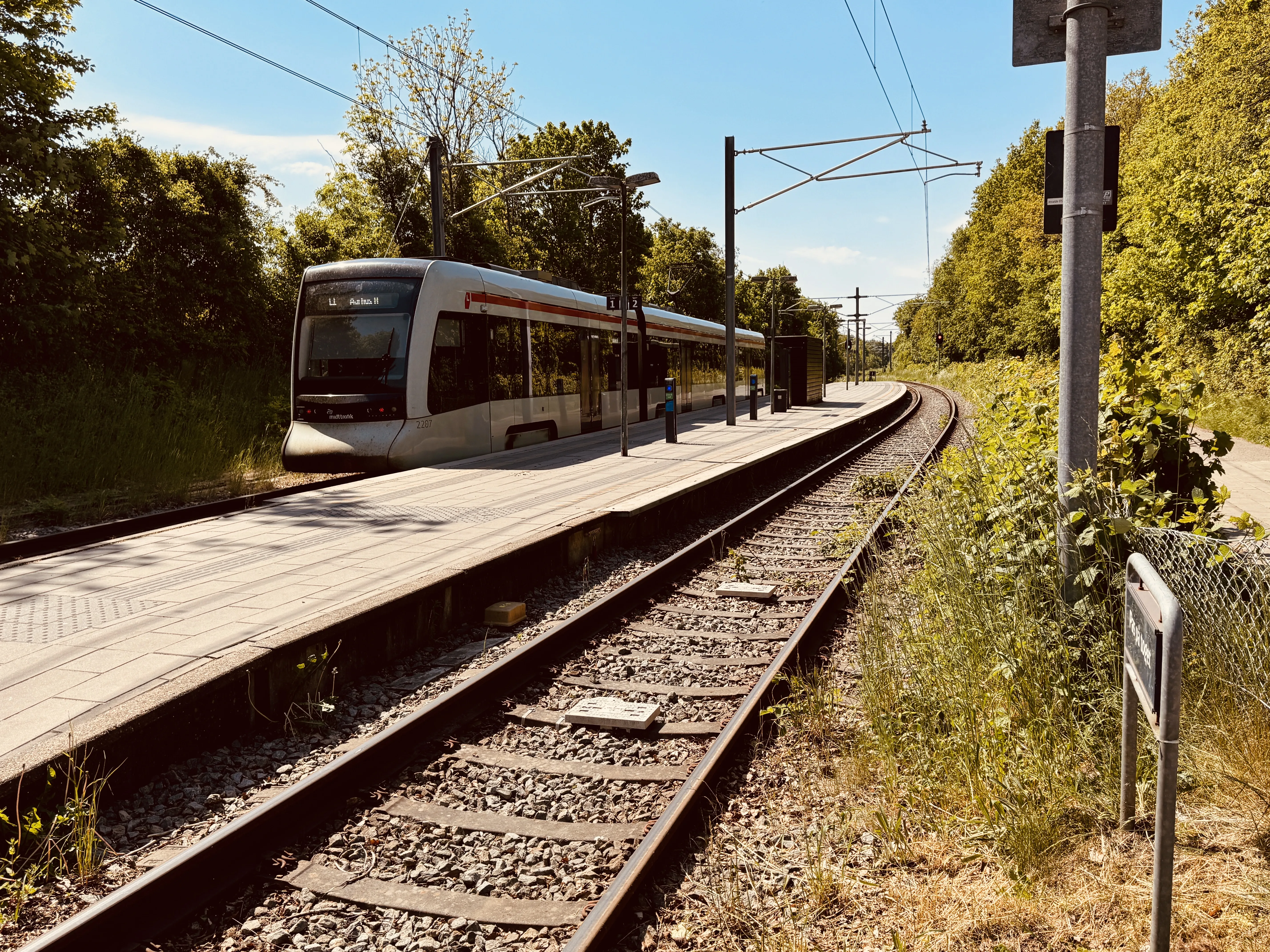 Billede af Aarhus Letbane togsæt 2107 fotograferet ud for Skødstrup Letbanestation.