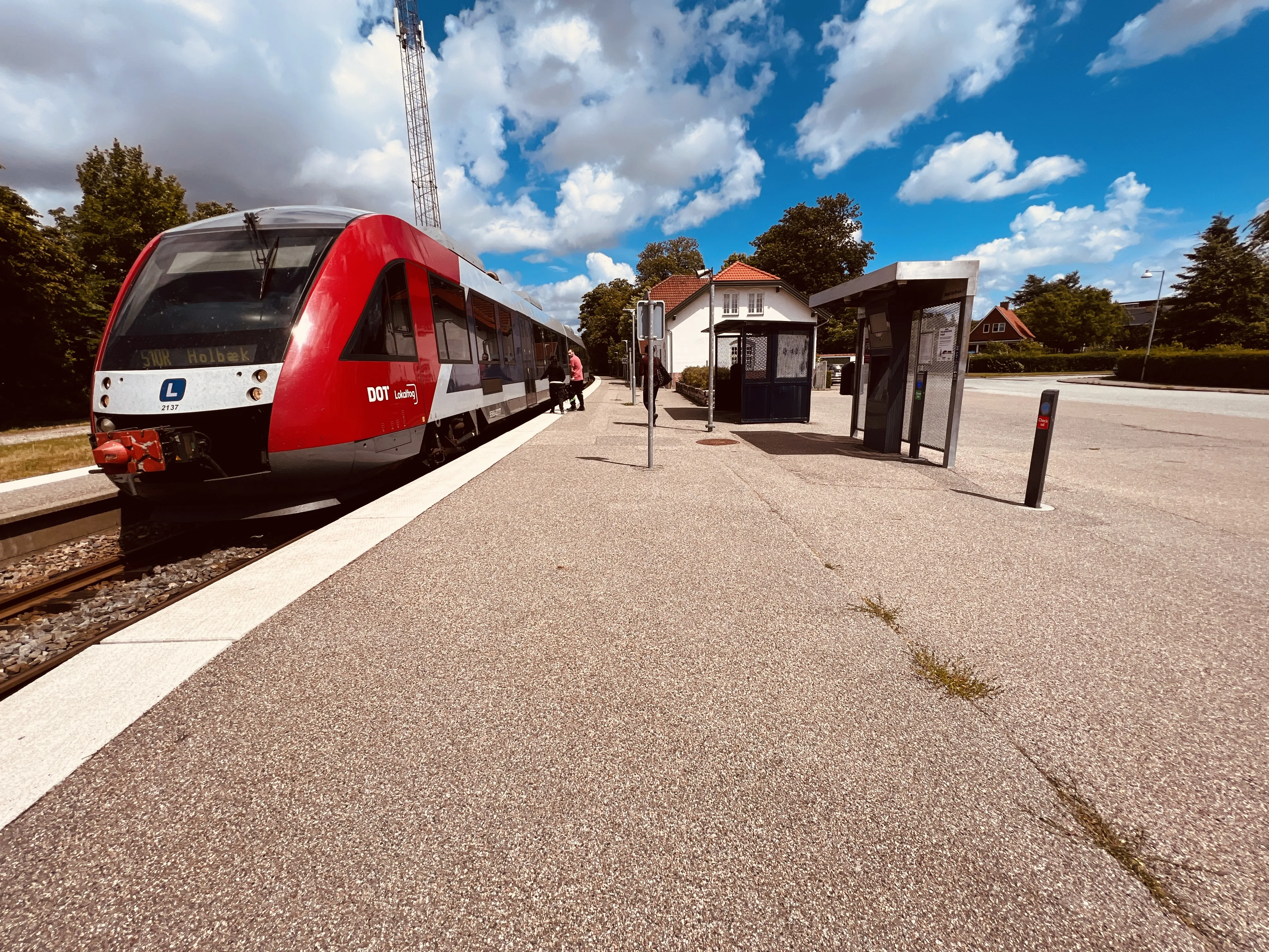 Billede af LT 2037-2137, tidligere RTOG 2037-2137 fotograferet ud for Hørve Station.