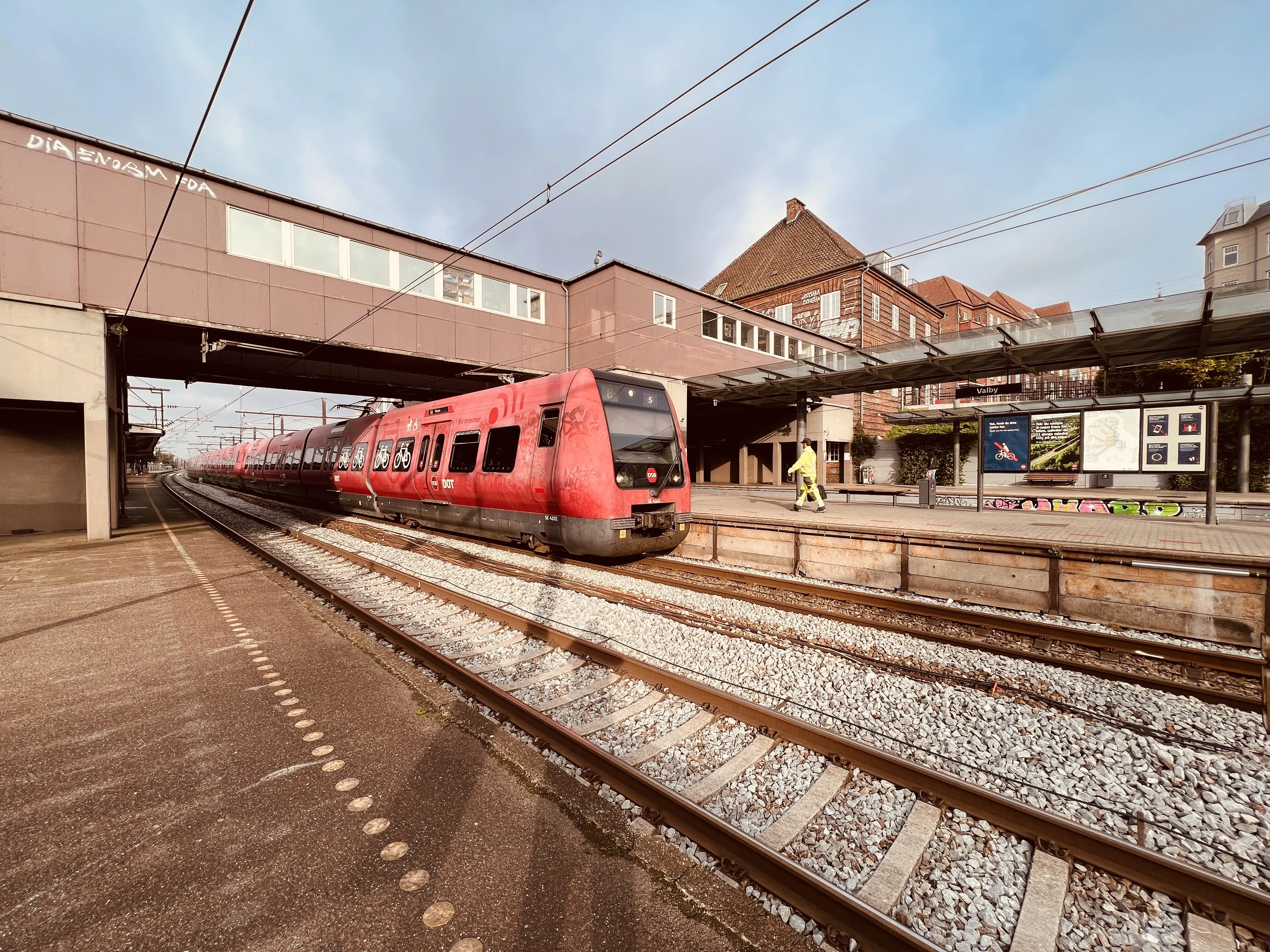 Billede af DSB SE 4101 fotograferet ud for Valby Station.