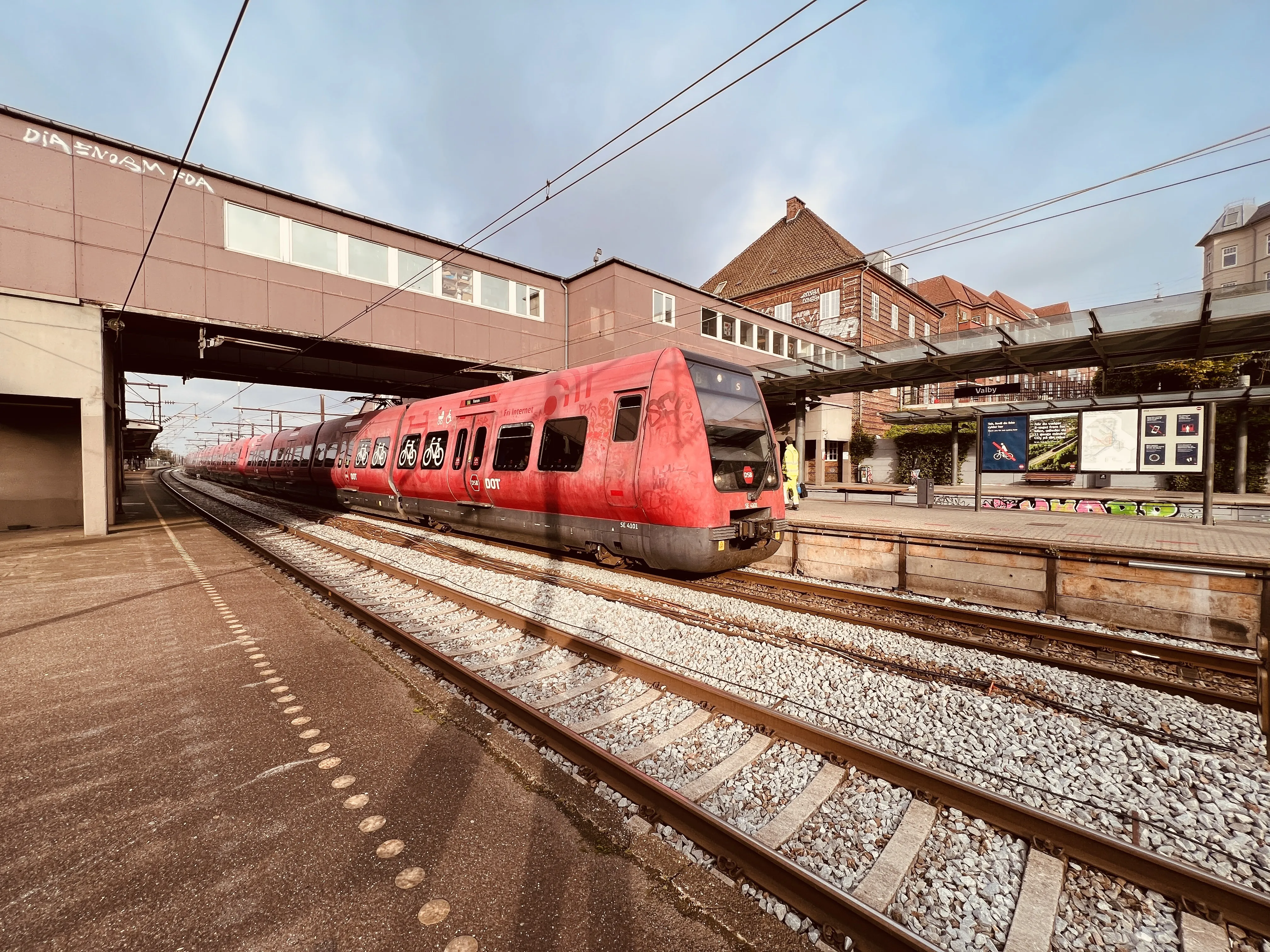 Billede af DSB SE 4101 fotograferet ud for Valby Station.