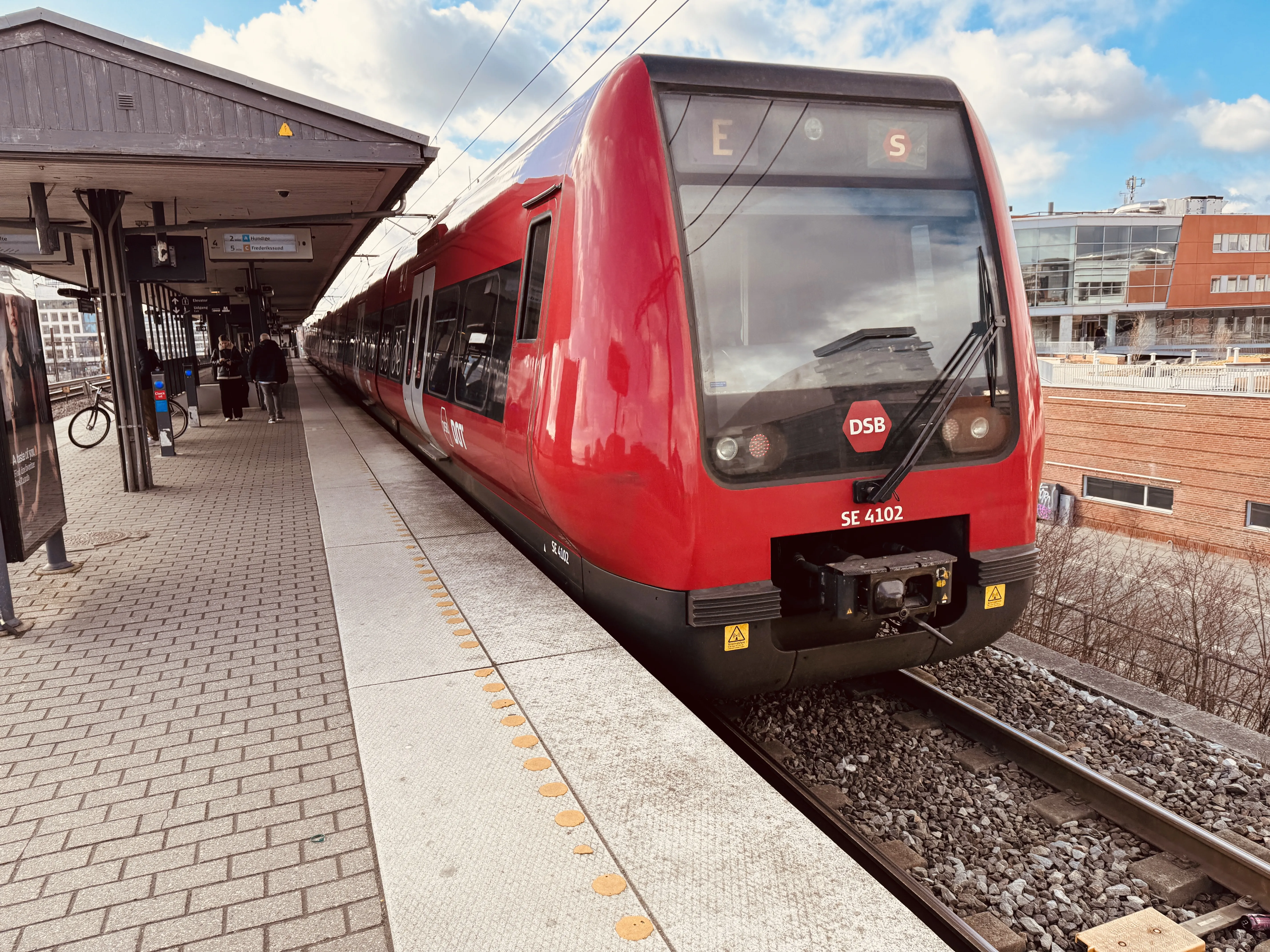 Billede af DSB SE 4102 fotograferet ud for Nordhavn S-togstrinbræt.