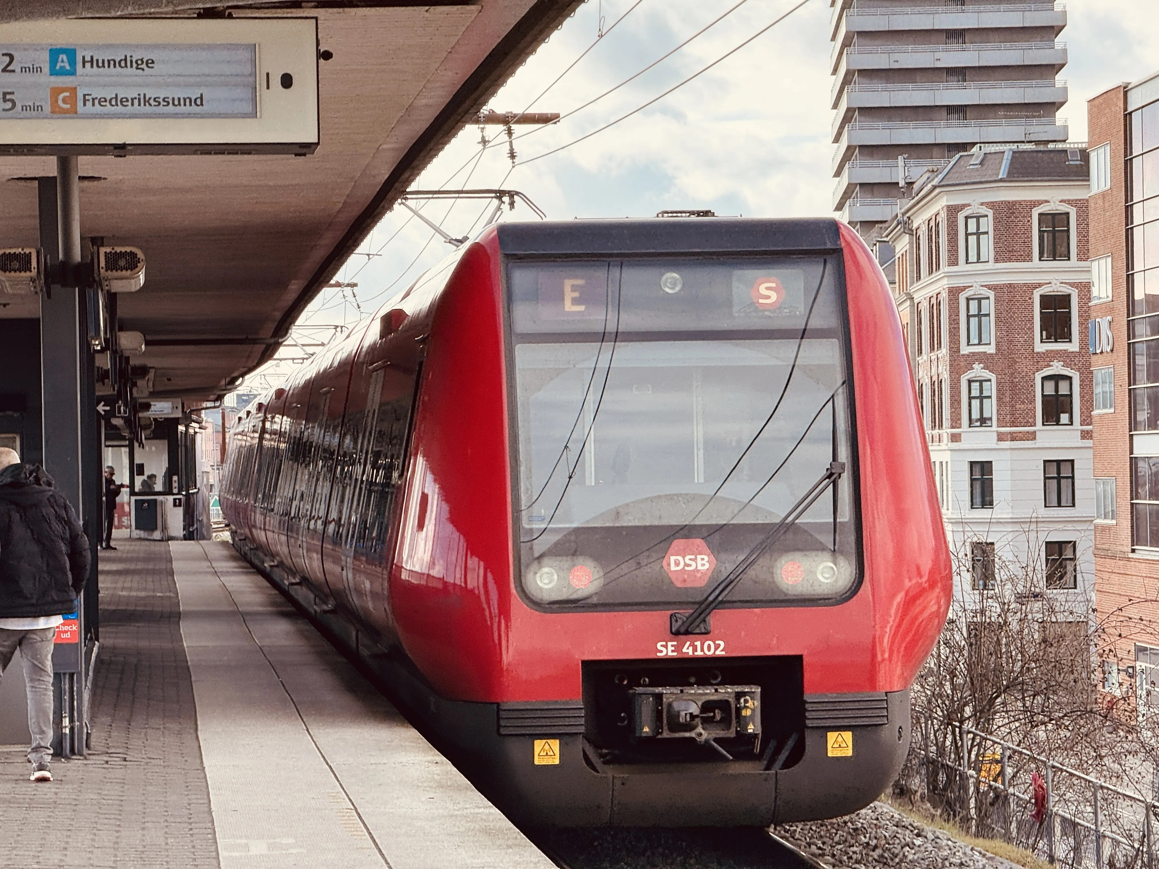 Billede af DSB SE 4102 fotograferet ud for Nordhavn S-togstrinbræt.